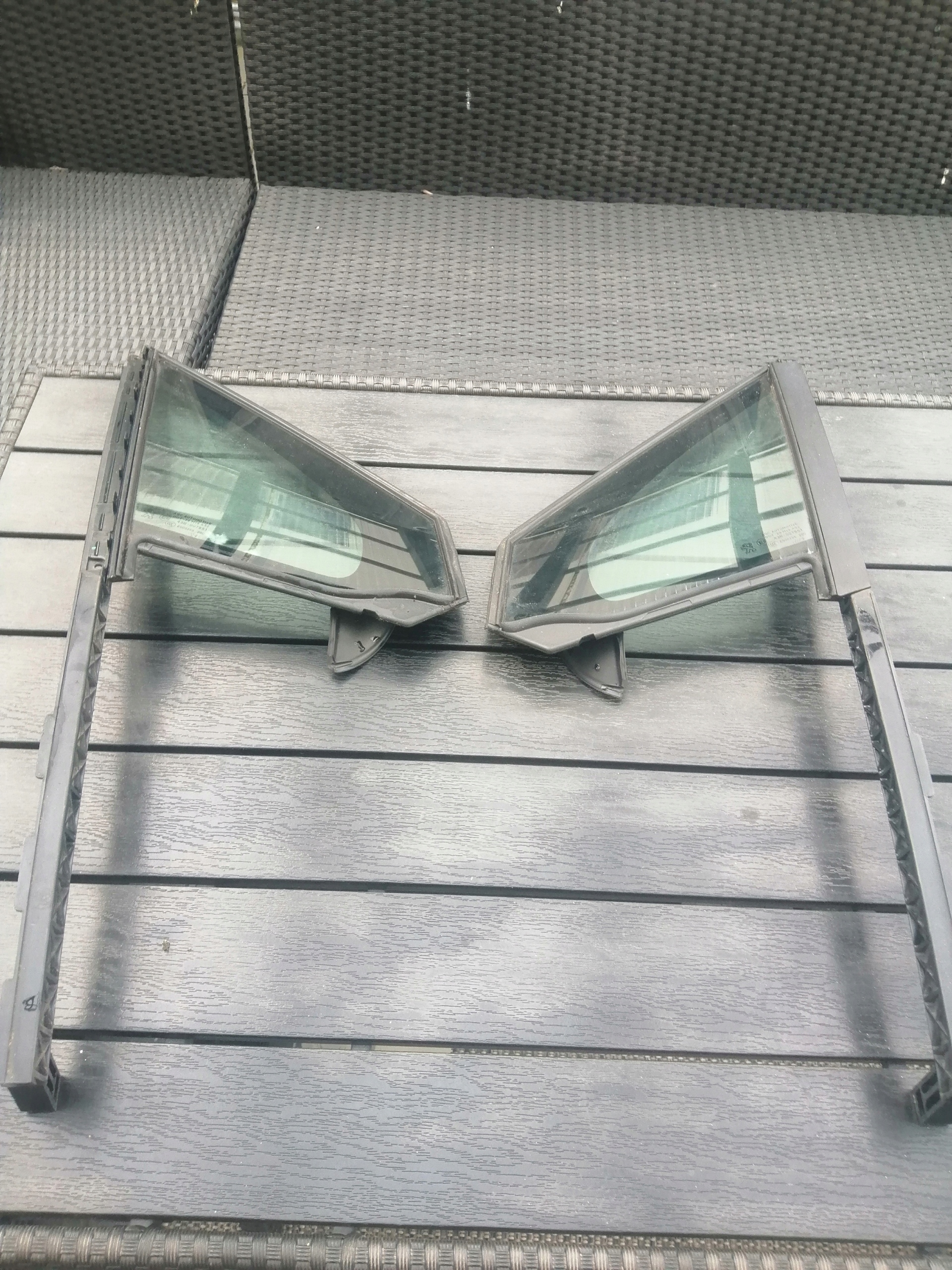 Peugeot 208 стекло 9801476080 9801475980 FV