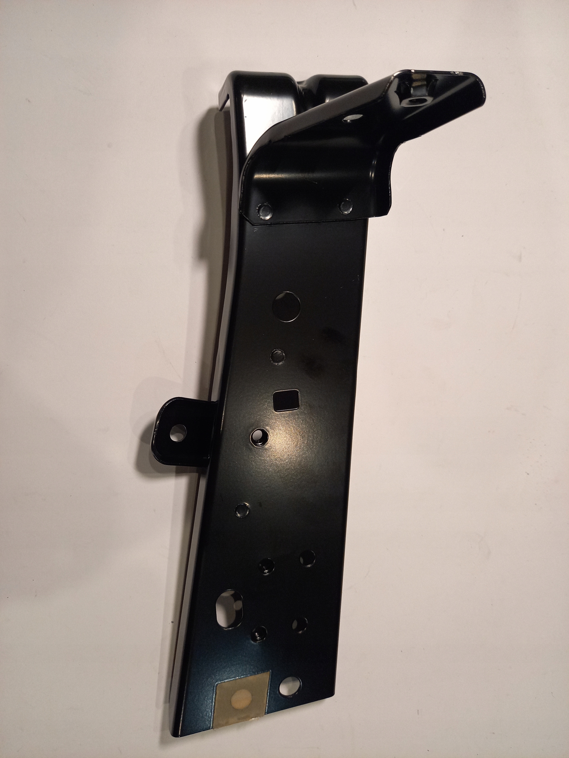 GHZ9-52-1R0A - MAZDA 6 КРІПЛЕННЯ КРИЛО КРОНШТЕЙН ПЕРЕДНІЙ ПРАВИЙ