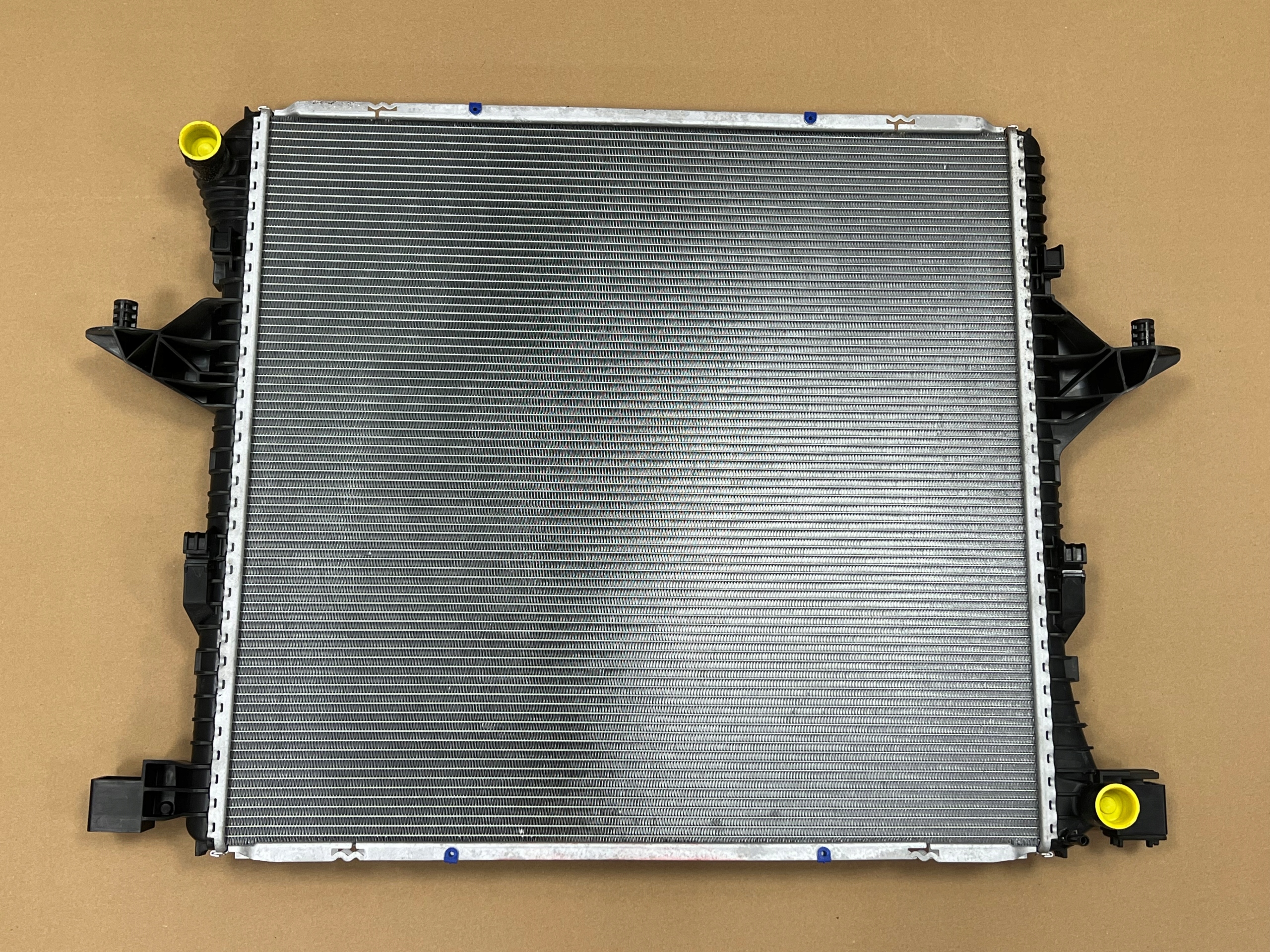 VW AMAROK CHŁODNICA WODY 2H0121253A