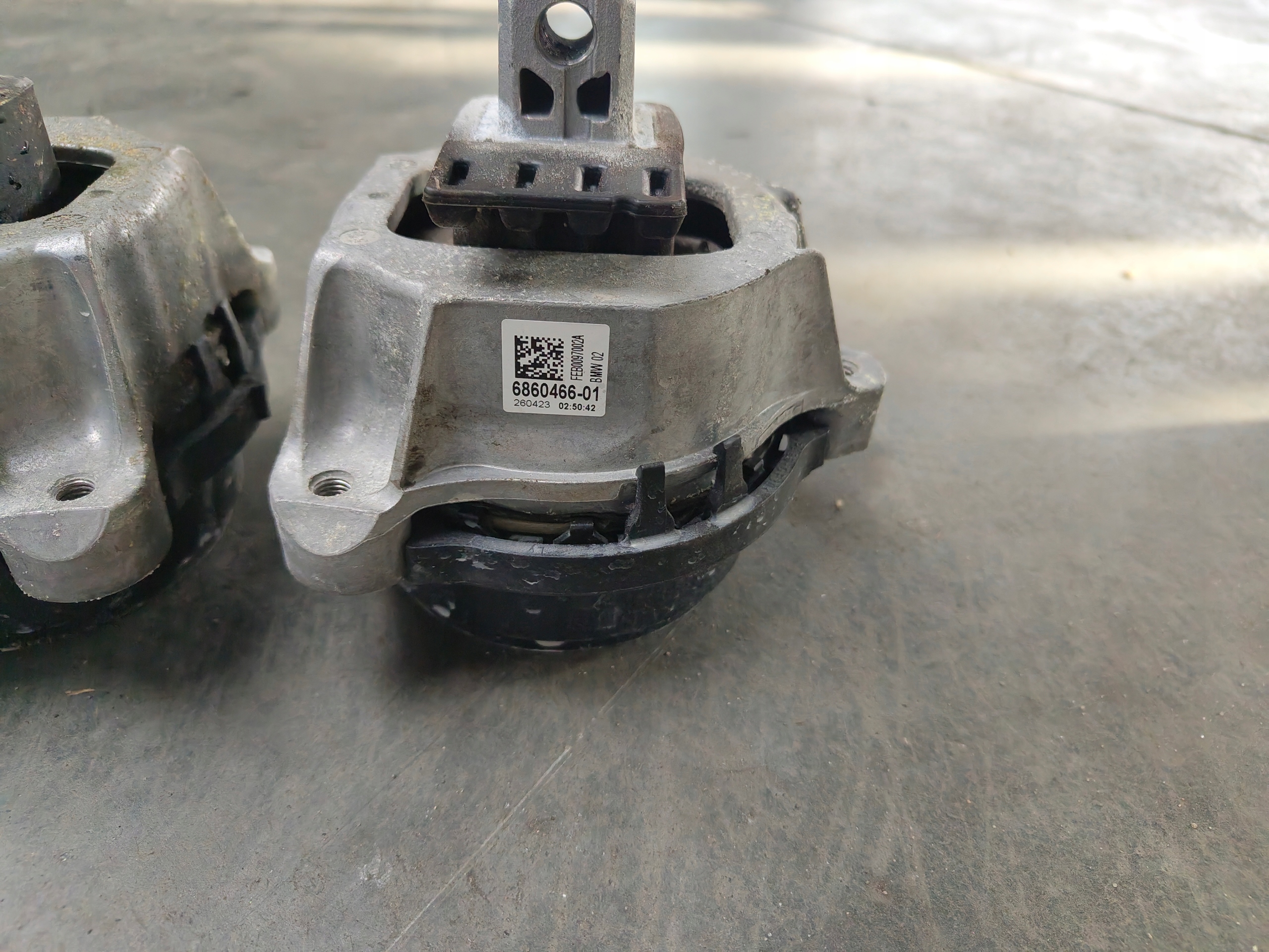 BMW Z4 G29 engine mount right left 6860465 6860466