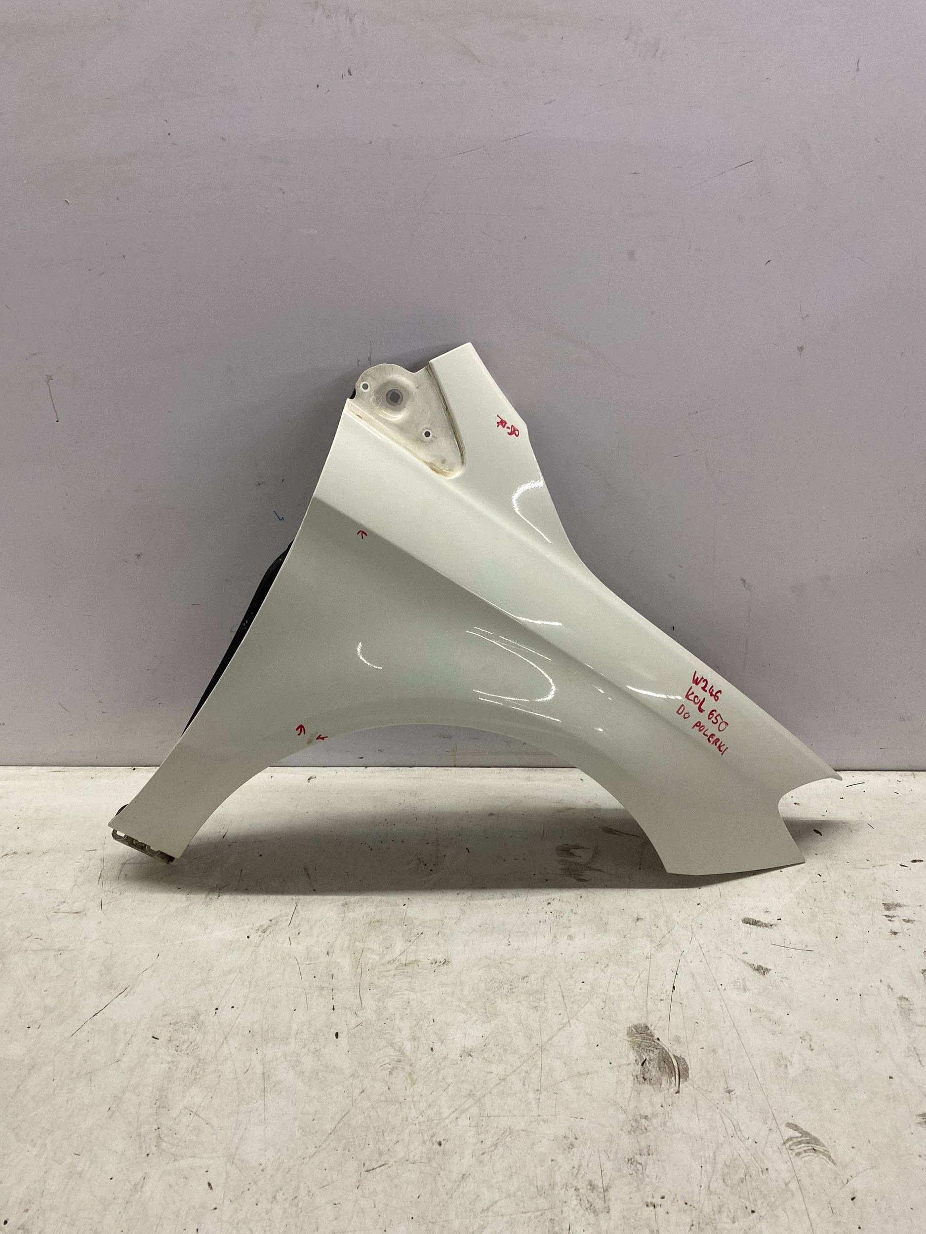 fender right front front MERCEDES B-KLASA W246 colour 650
