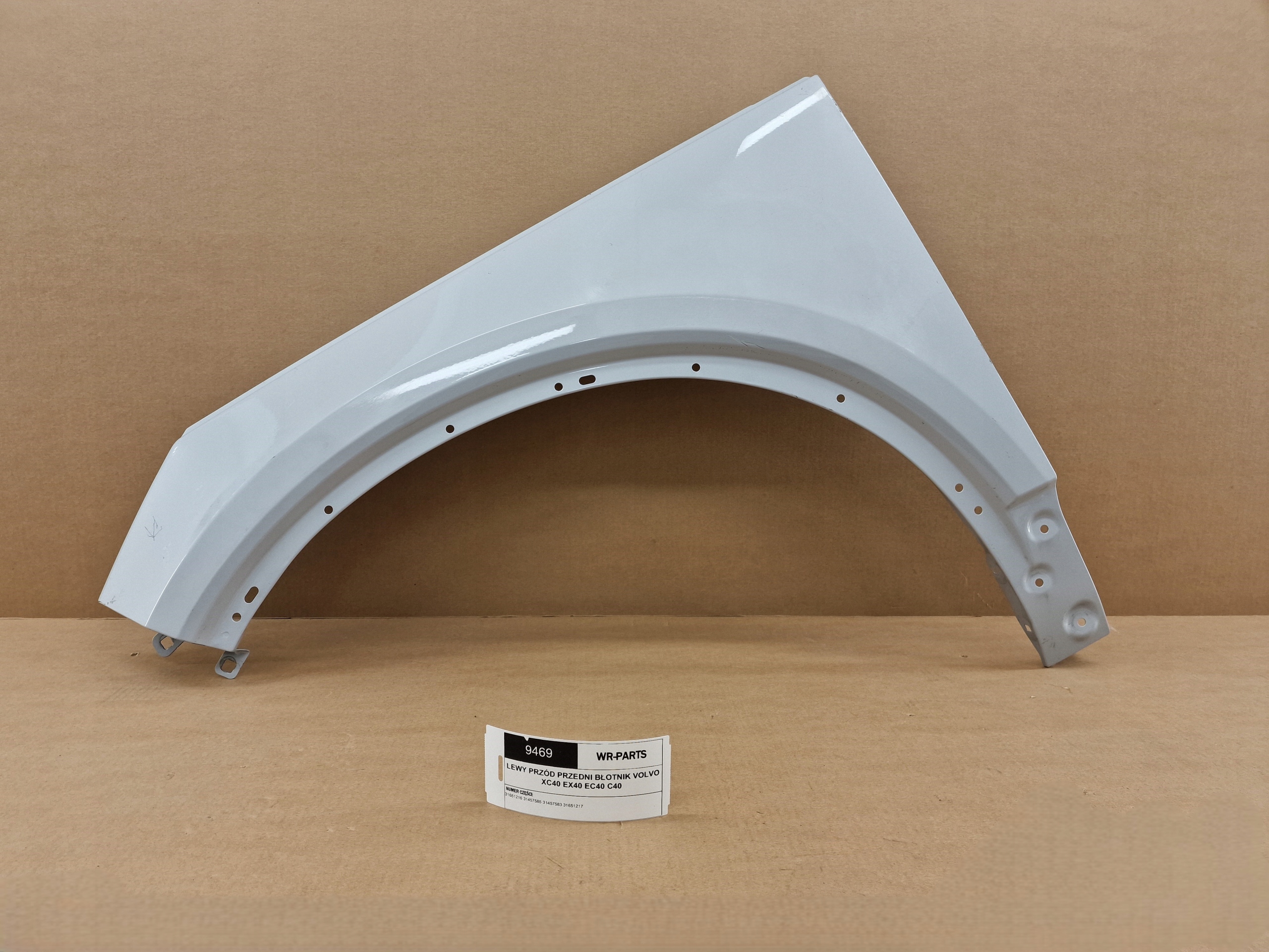 BŁOTNIK LEWY PRZÓD VOLVO XC40 C40 EX40 EC40