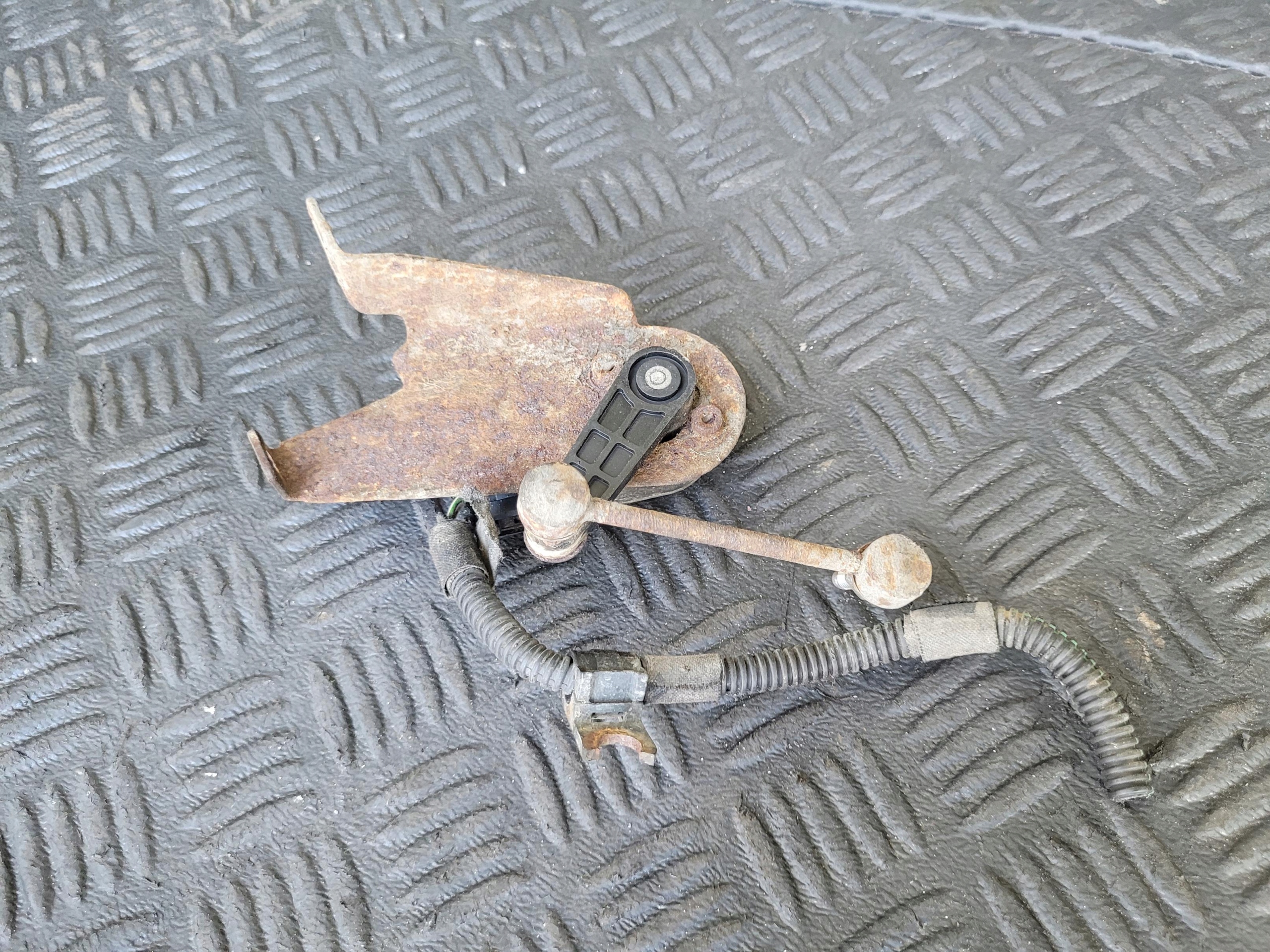 sensor POZIOMOWANIA front rear part MASERATI QUATTROPORTE V 4.2