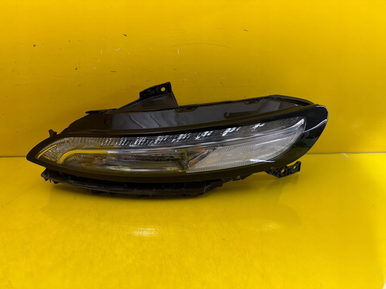 light left Jeep Cherokee KL 2013-2017 68157105AM