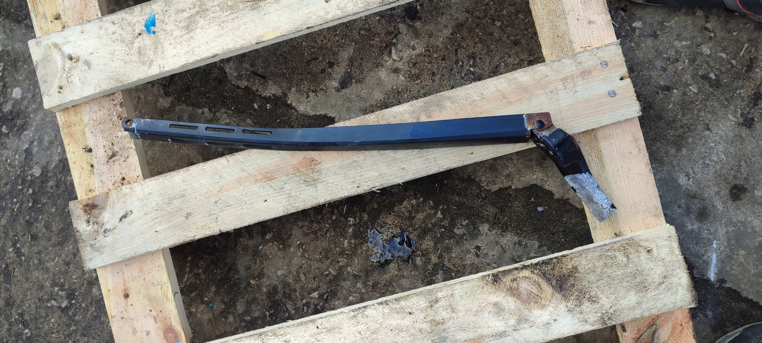 wiper arm left Audi A4 B6 8E1955405