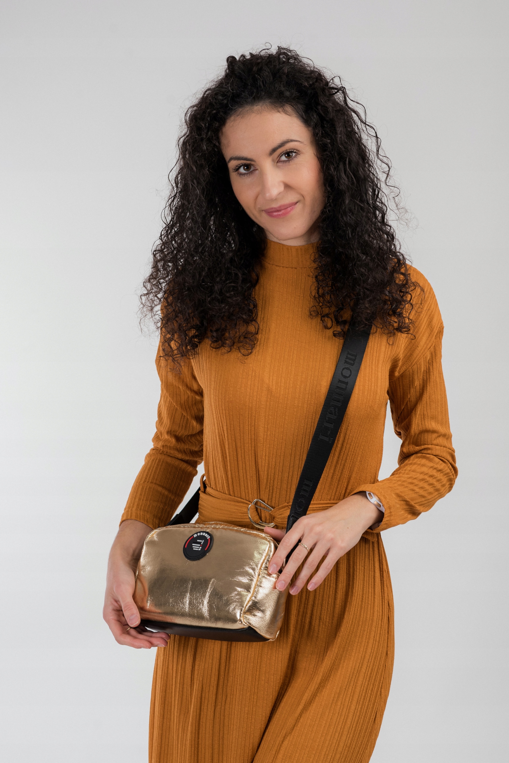 TOREBKA DAMSKA NA RAMIĘ LISTONOSZKA MONNARI Kod producenta BAG7130-023