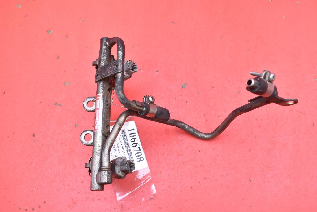 Kraftstoffverteiler Einspritzleiste links 17523AA662 SUBARU FORESTER II 2.0 B 125 KM 4X4 02-05