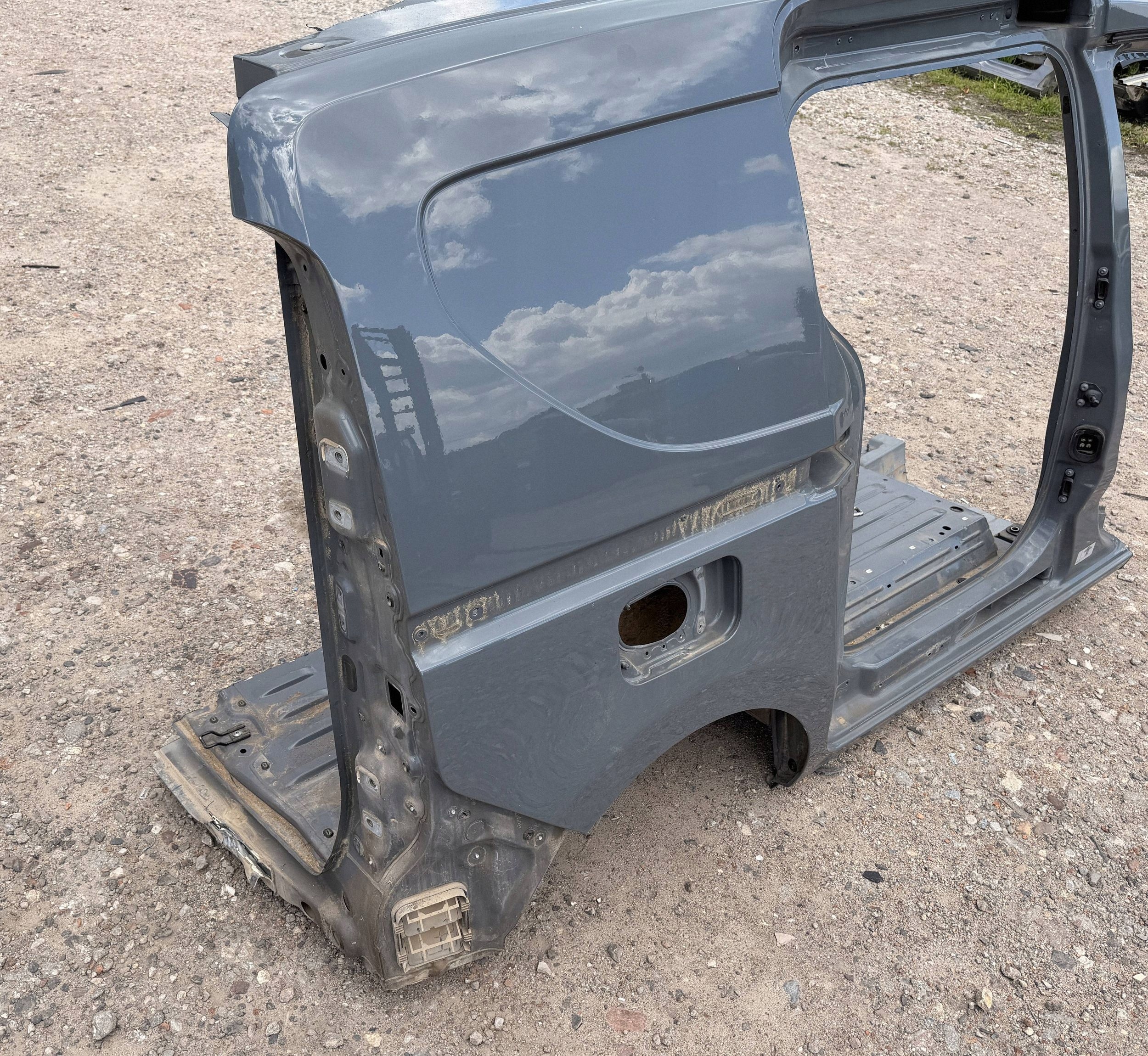 Renault Express II quarter fender right rear part right rear threshold pillar right
