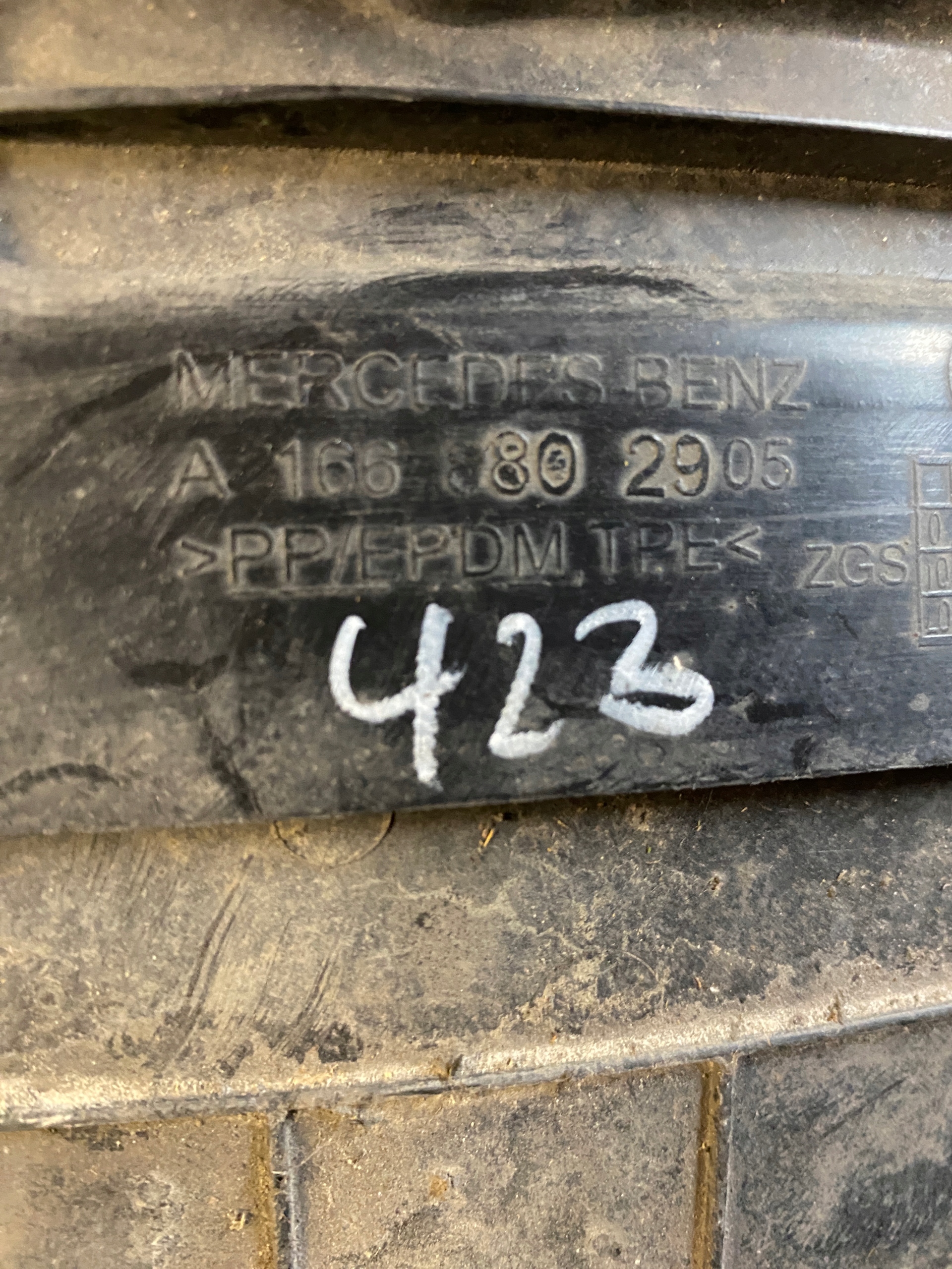 MERCEDES 6.3 AMG 166 W166 NADKOLE PRZEDNIE A1668802905 A1668811222 Wersja Europejska