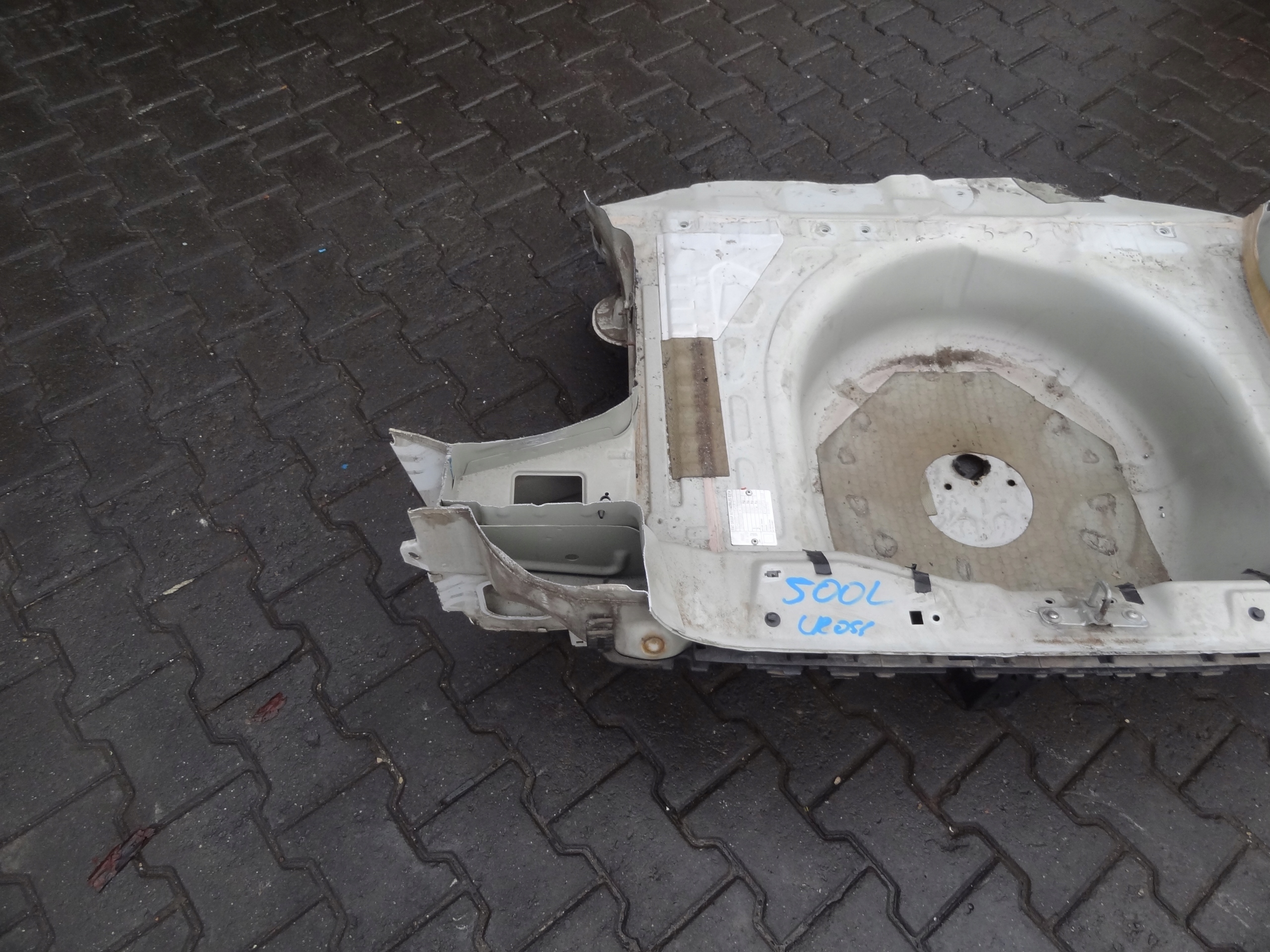 FIAT 500L 2013 PAS TYLNY Z PODLOGA SCIANA TYLNA ORYGINAL Typ samochodu Samochody osobowe