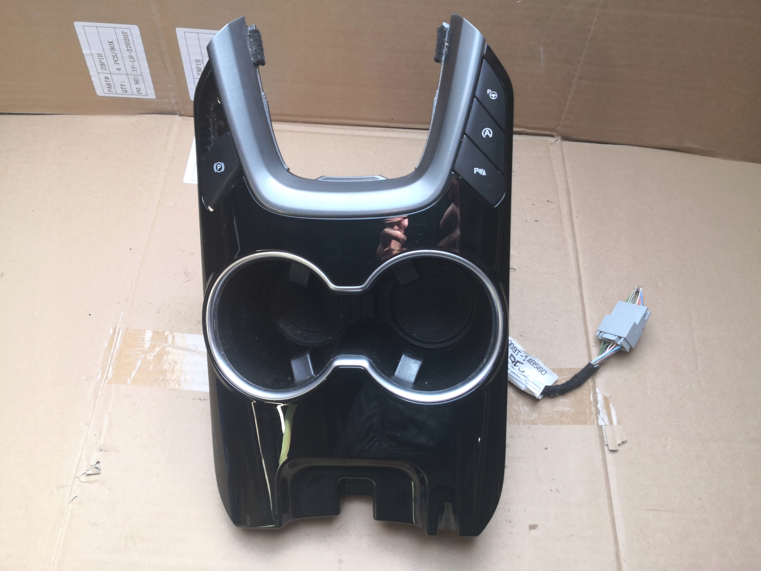 bracket for KUBKI MONDEO MK5 DS73-F13560-A
