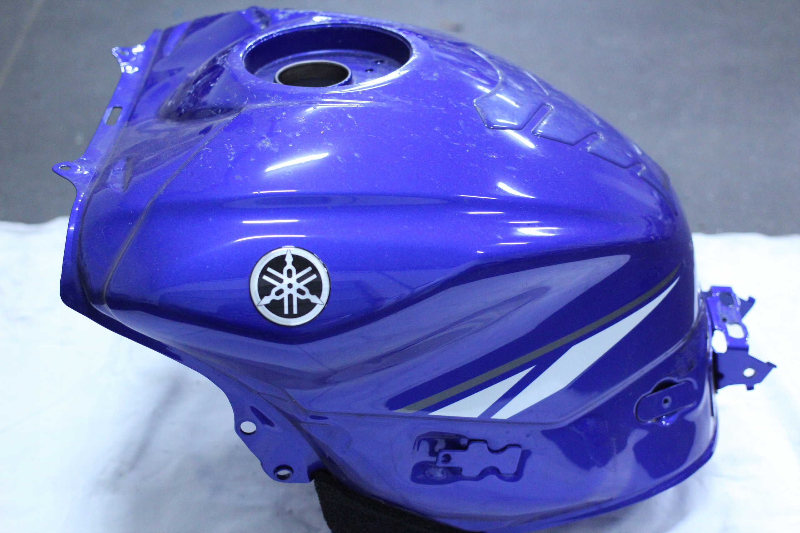 YAMAHA YZF-R6 RJ15 10-15 BAK ZBIORNIK PALIWA