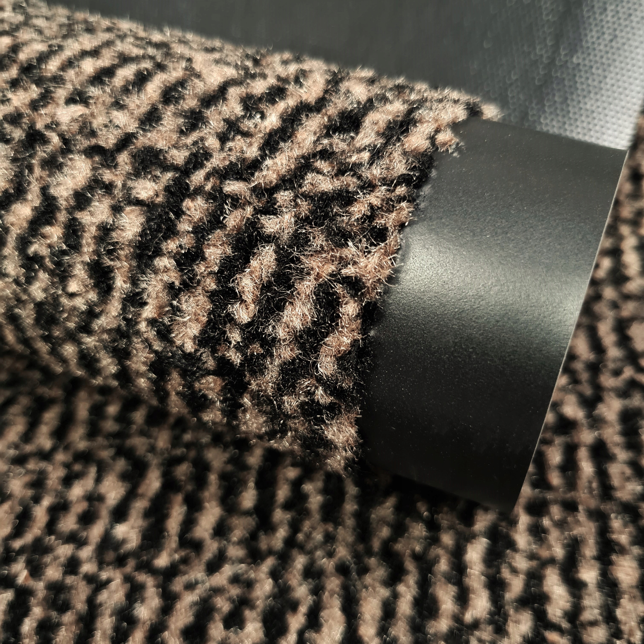 WYCIERACZKA WEJŚCIOWA POD DRZWI NA METRY ROLKI 120 Marka Oxide