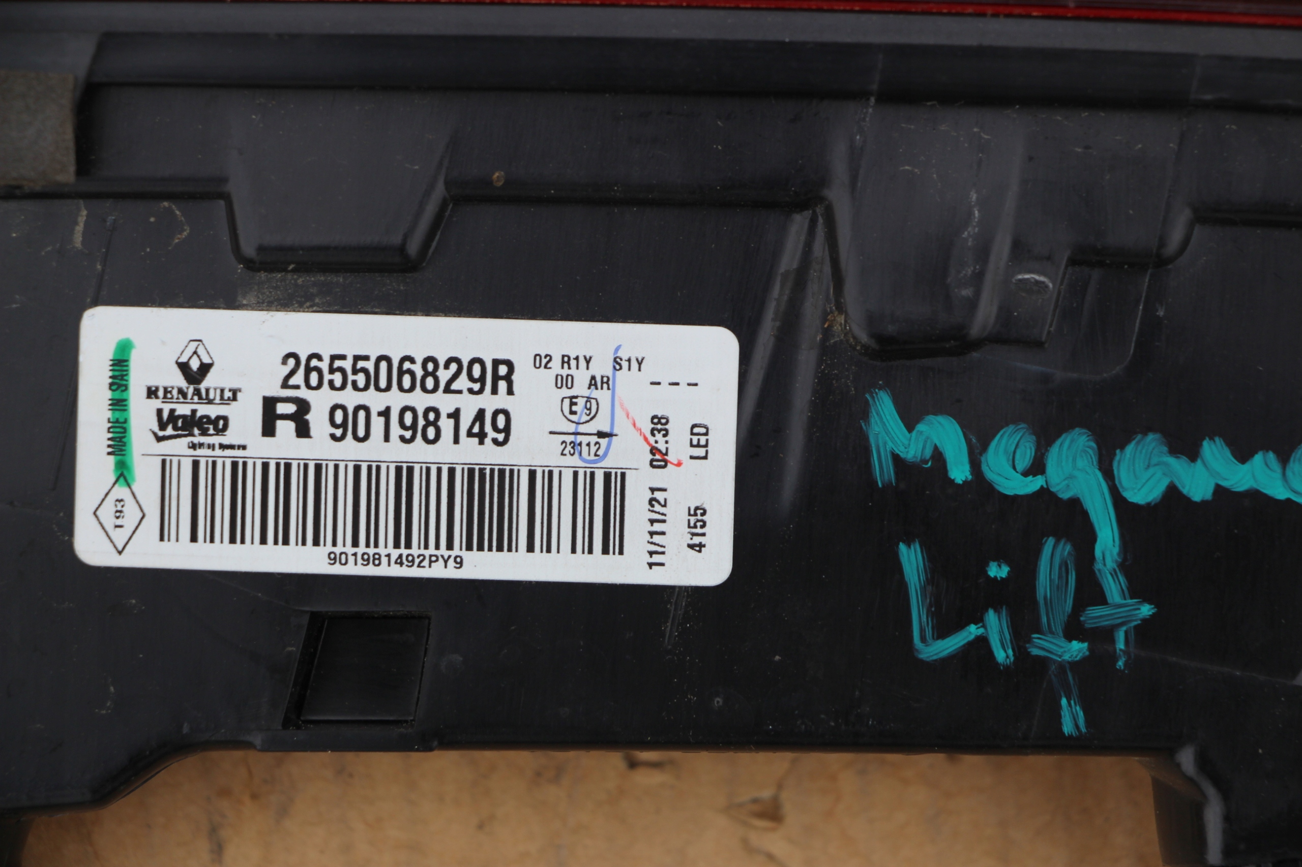 RENAULT MEGANE IV LIFT KOMBI 2020- LAMPA tył TYLNA PRAWA W KLAPĘ LED Wersja Europejska