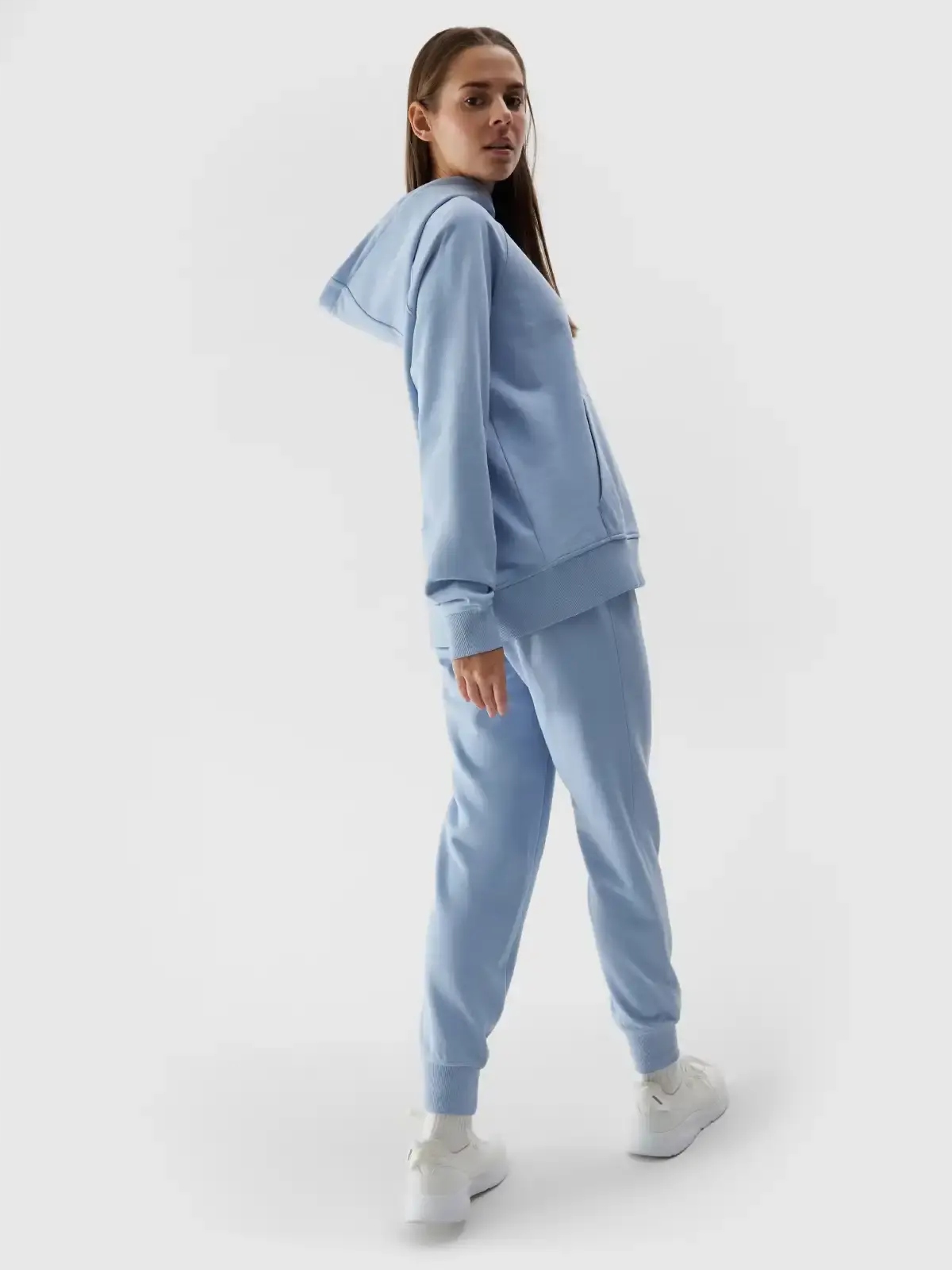 SPODNIE DRESOWE DAMSKIE 4F SPORTOWE DRESY BAWEŁNIANE Z KIESZENIAMI SS24F606 Długość nogawki długa