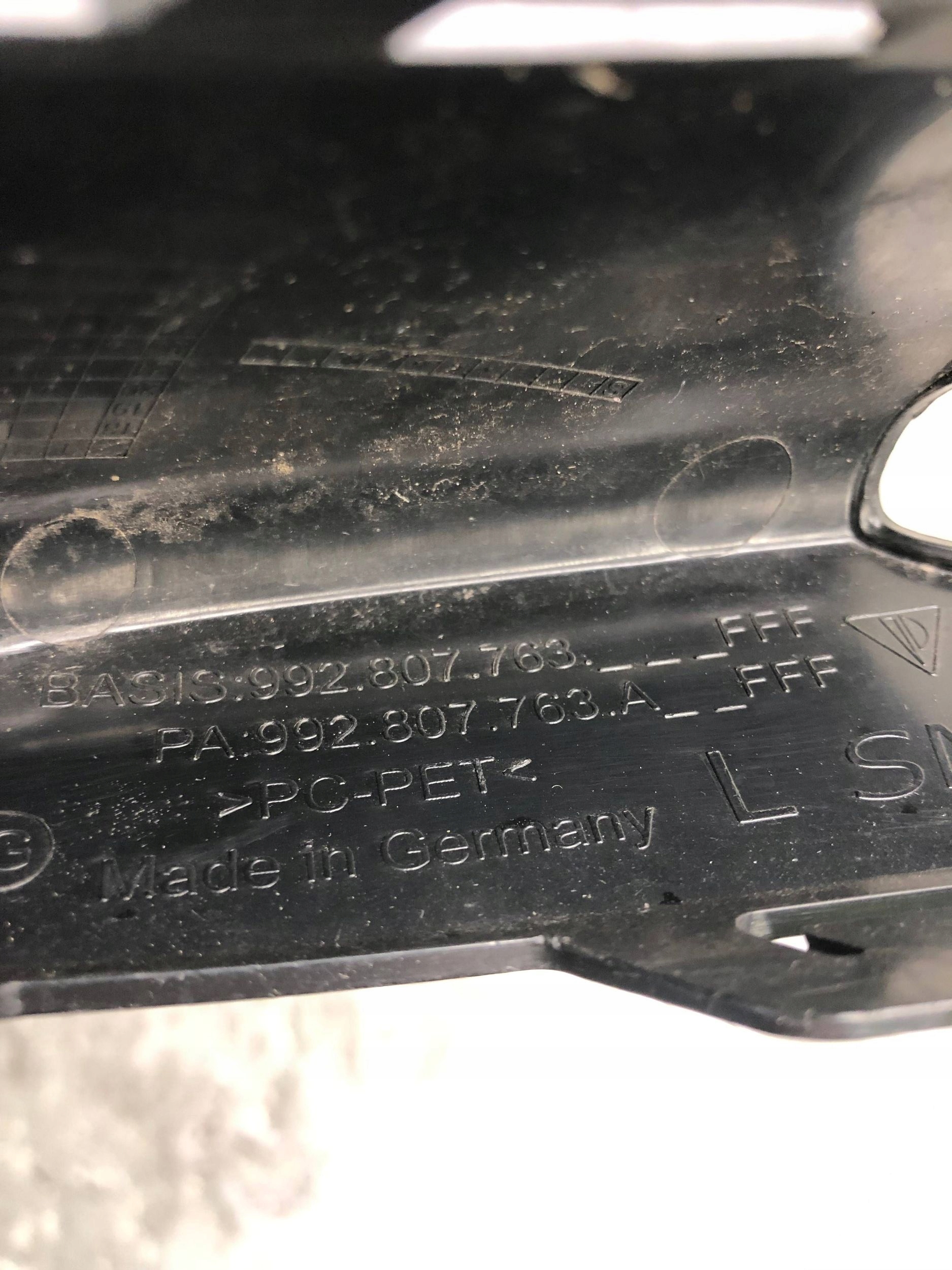 lišta nárazníku levý předek PORSCHE 992 992807763