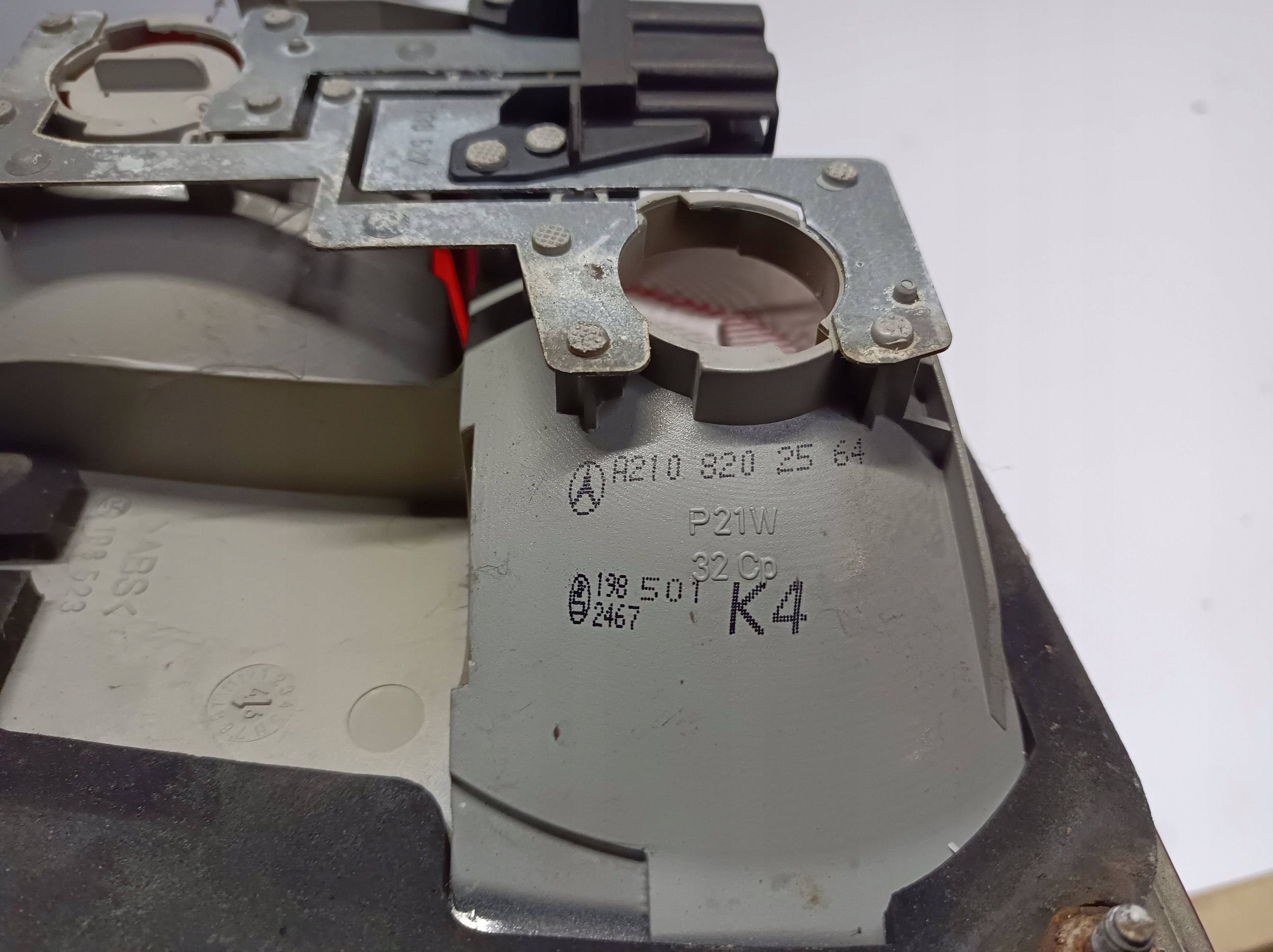 light rear right w klapie Mercedes-Benz E W210 A2108202564