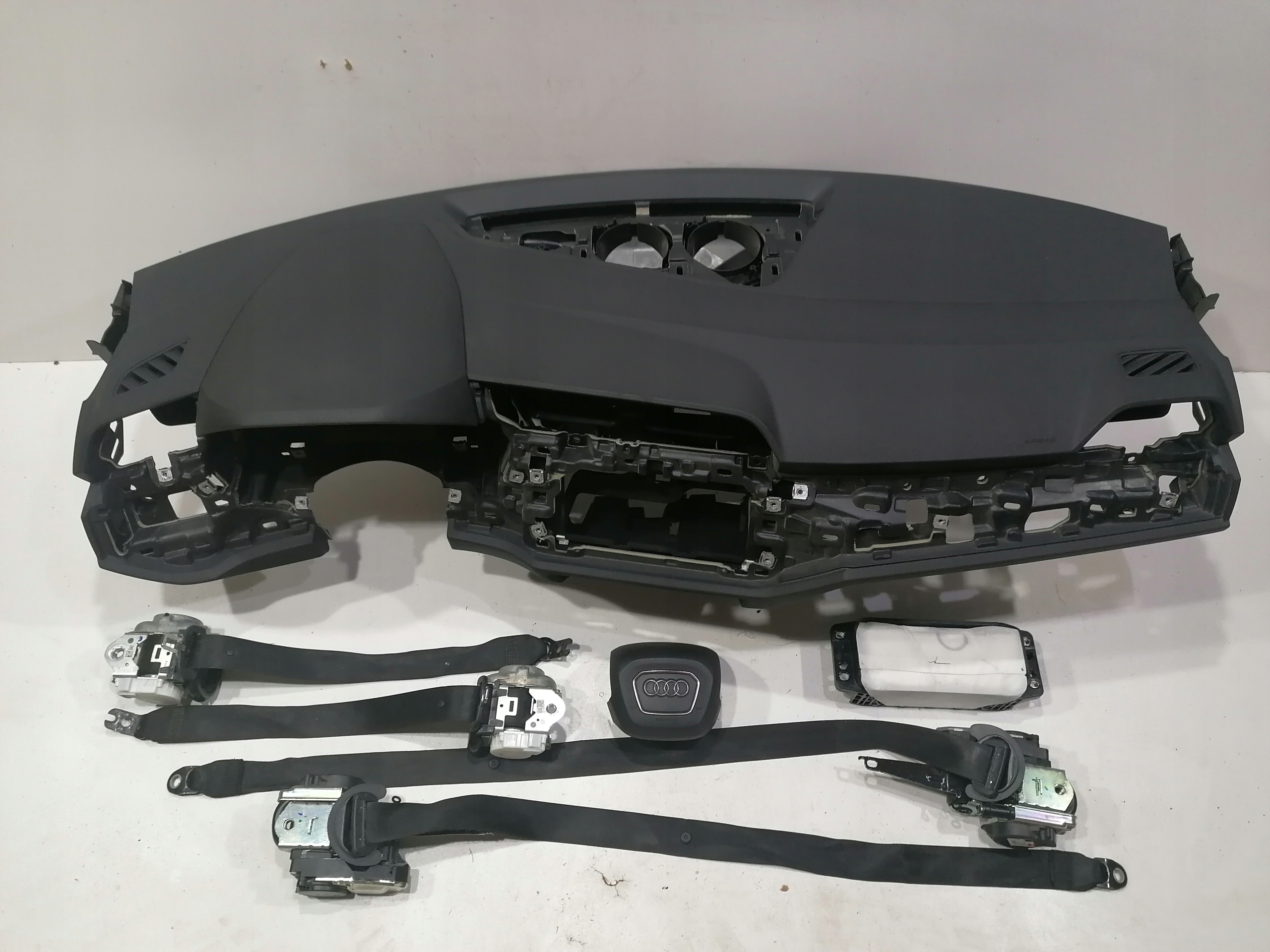 31324324324432 - AUDI Q3 83A F3B доска консоль подушка безопасности ремни