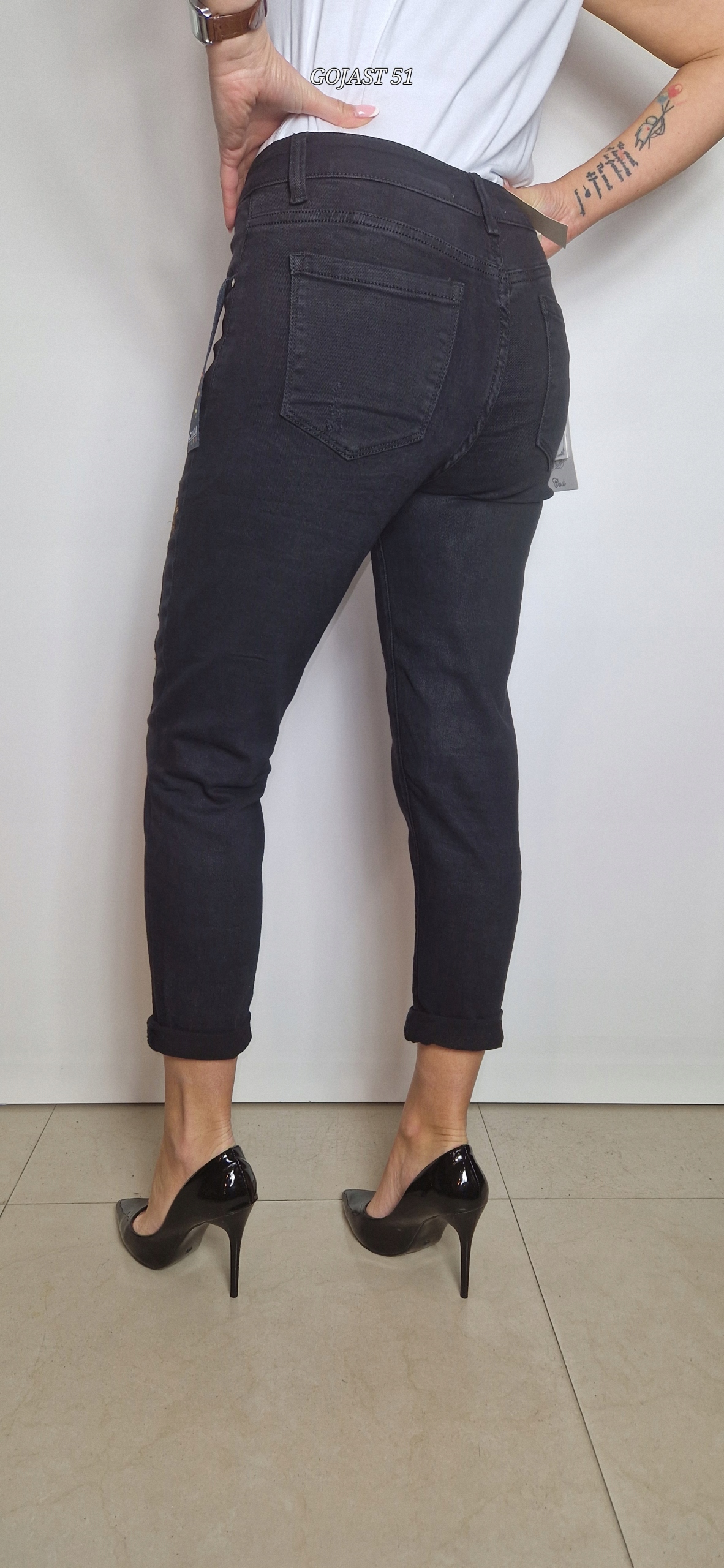 Spodnie Damskie Jeansowe Klasyczne Czarne Rurki z Haftem Rozmiar 25