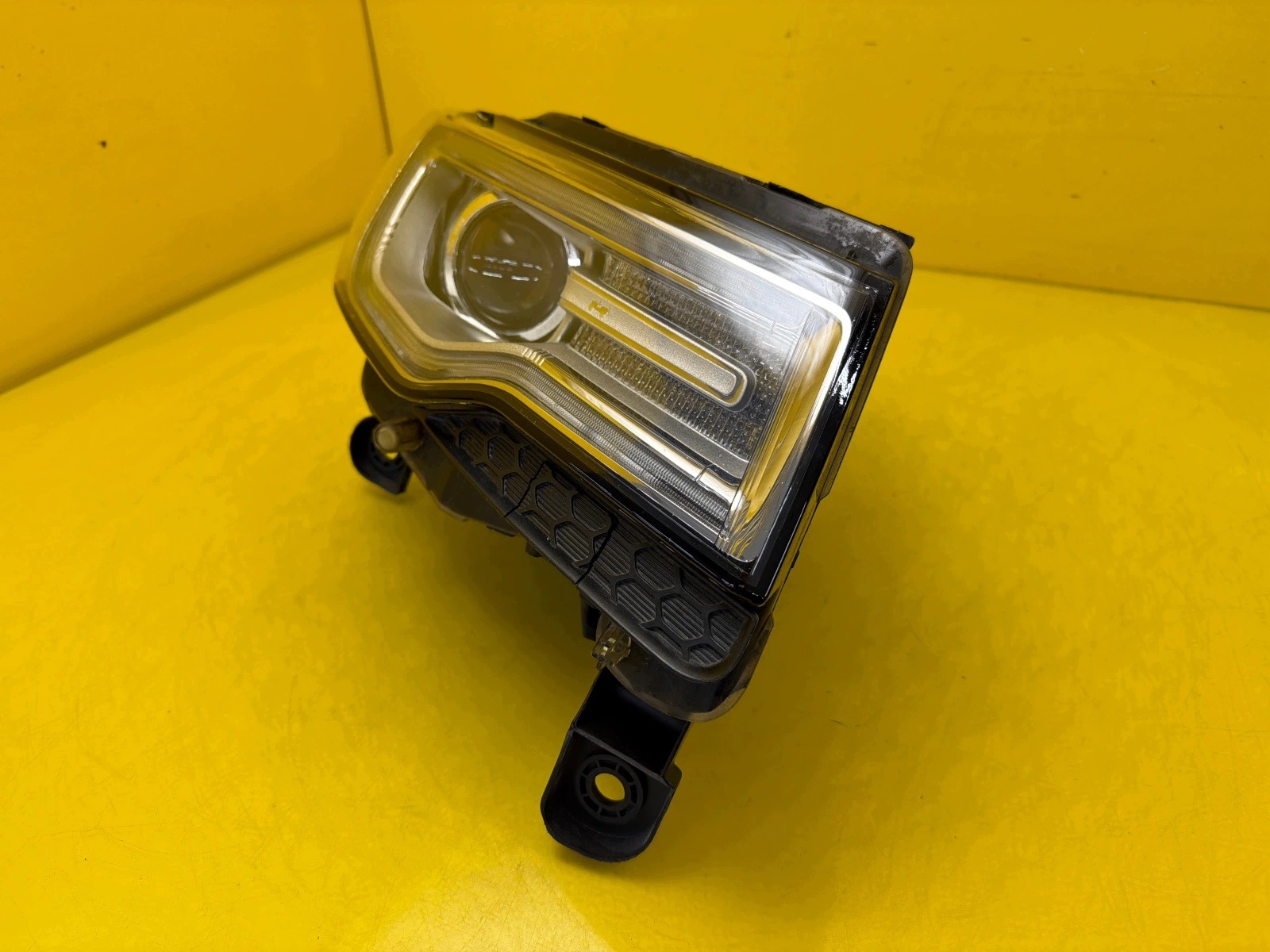 light right Jeep Grand Cherokee WK2 Xenon 68144708AC
