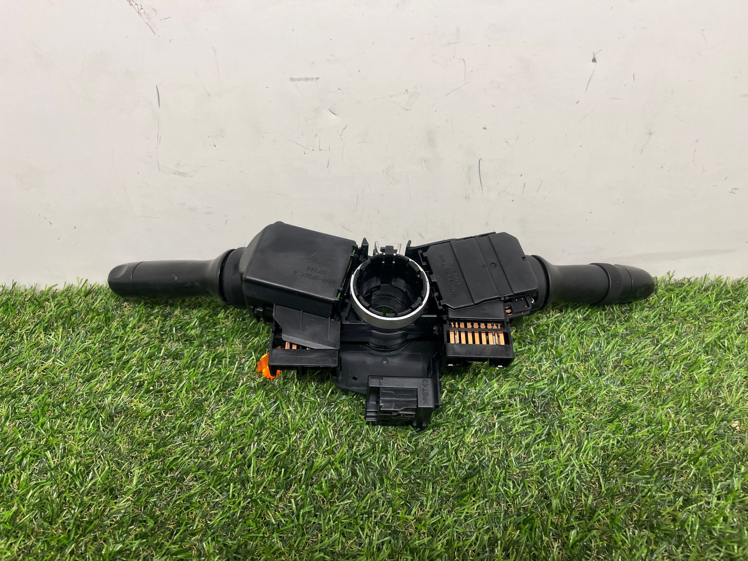 commande levier commodo sous volant TOYOTA YARIS 2 0D090-14F143