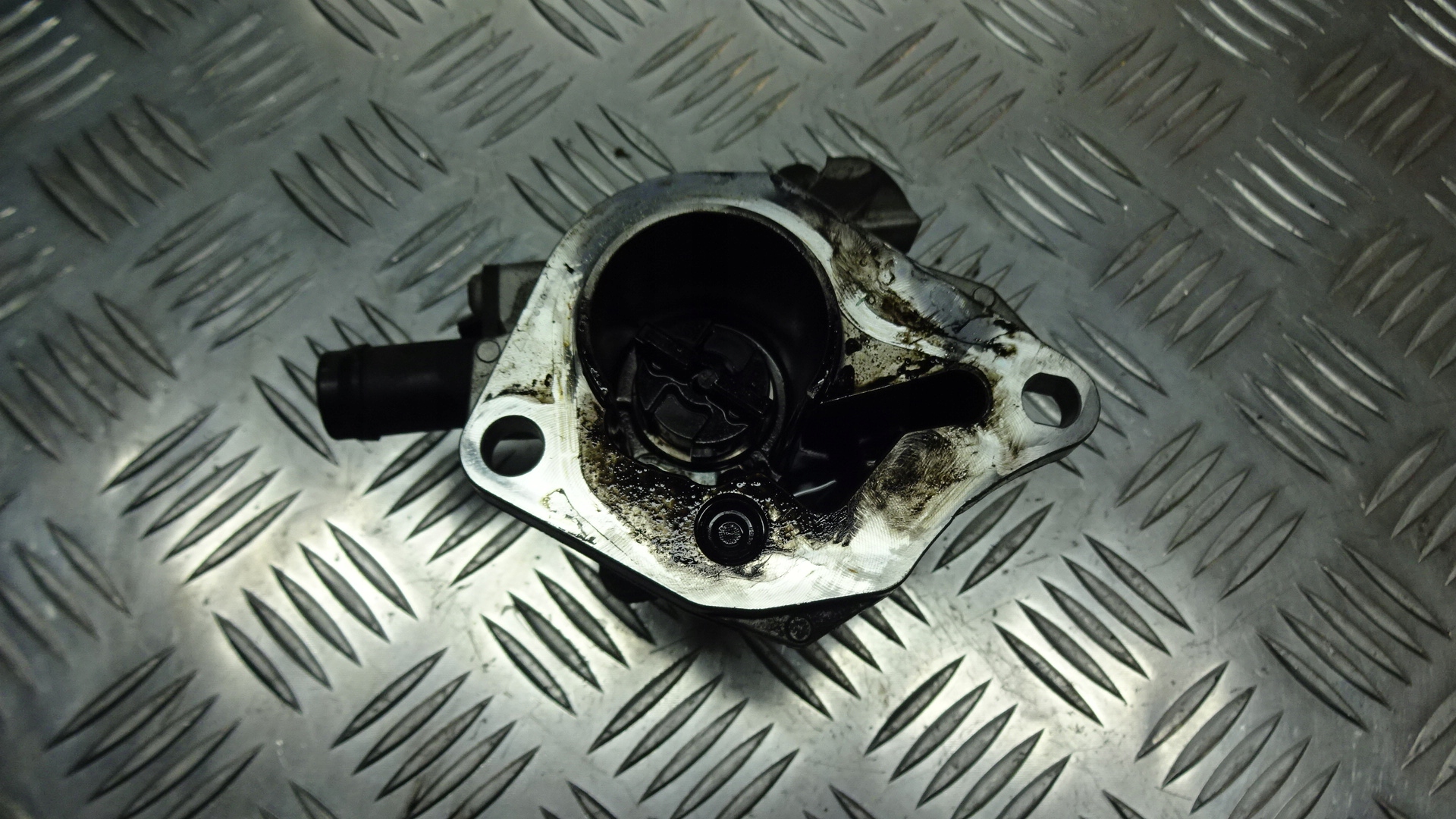 насос вакум Dacia LOGAN и FL 1.5