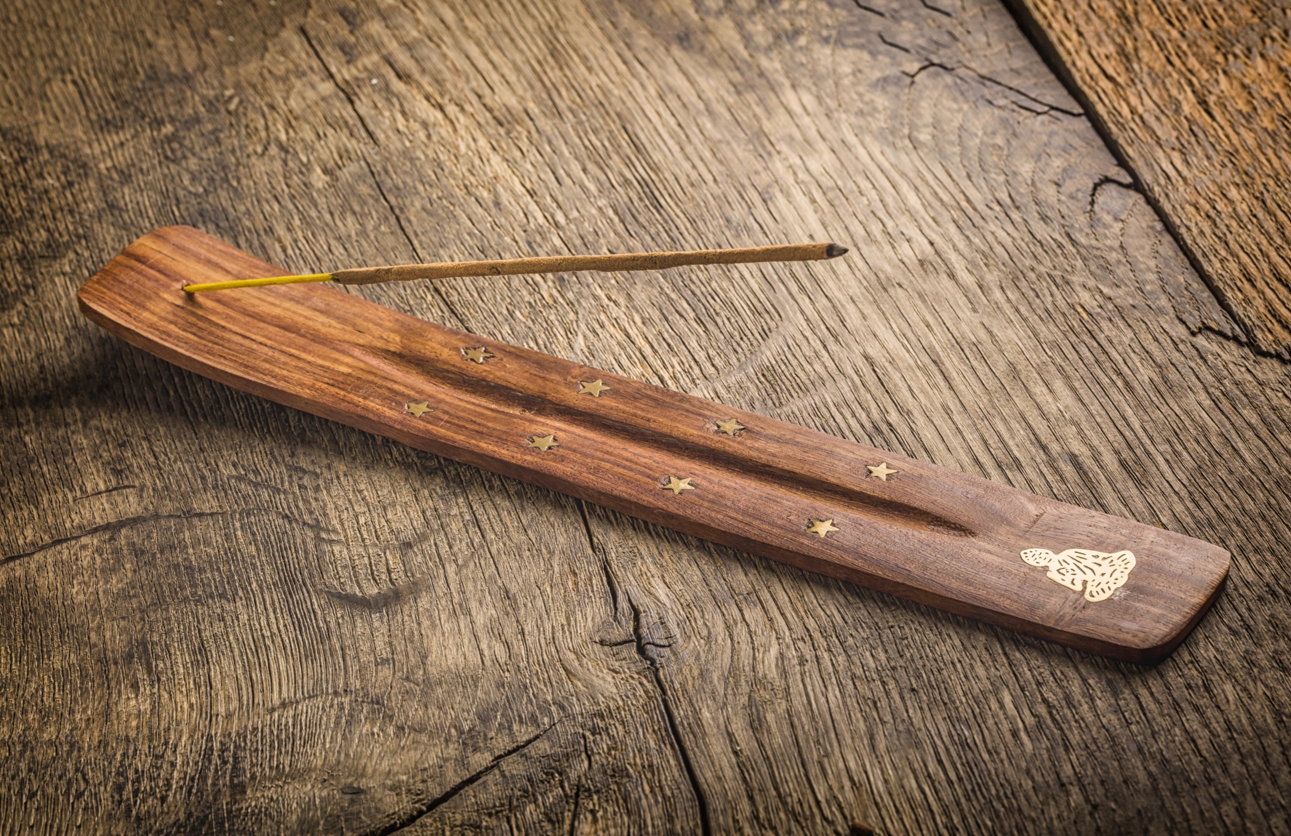 PODSTAWKA POD KADZIDEŁKA NARTA Z MANGOWCA Budda Marka Navia