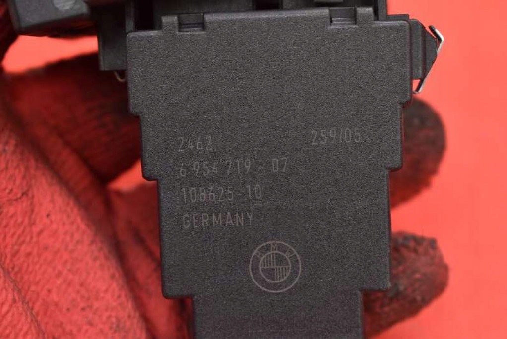 ignition key button 6954719-07 BMW E90 E91 2.0 D 163 KM 04-10