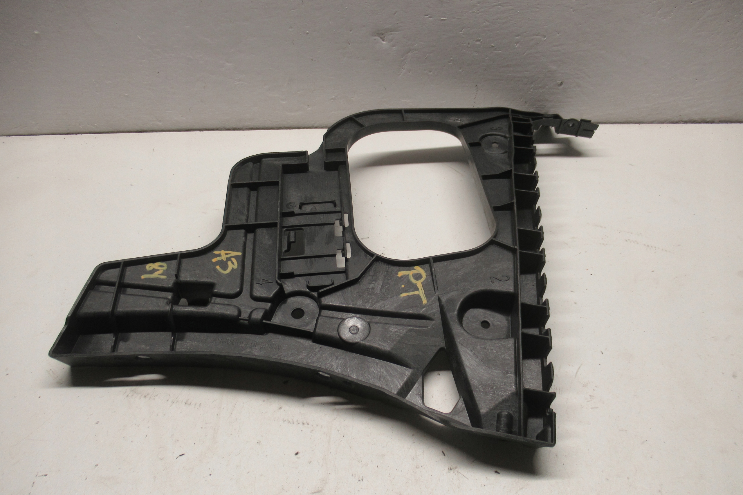 AUDI A3 8Y bumper bracket right rear part