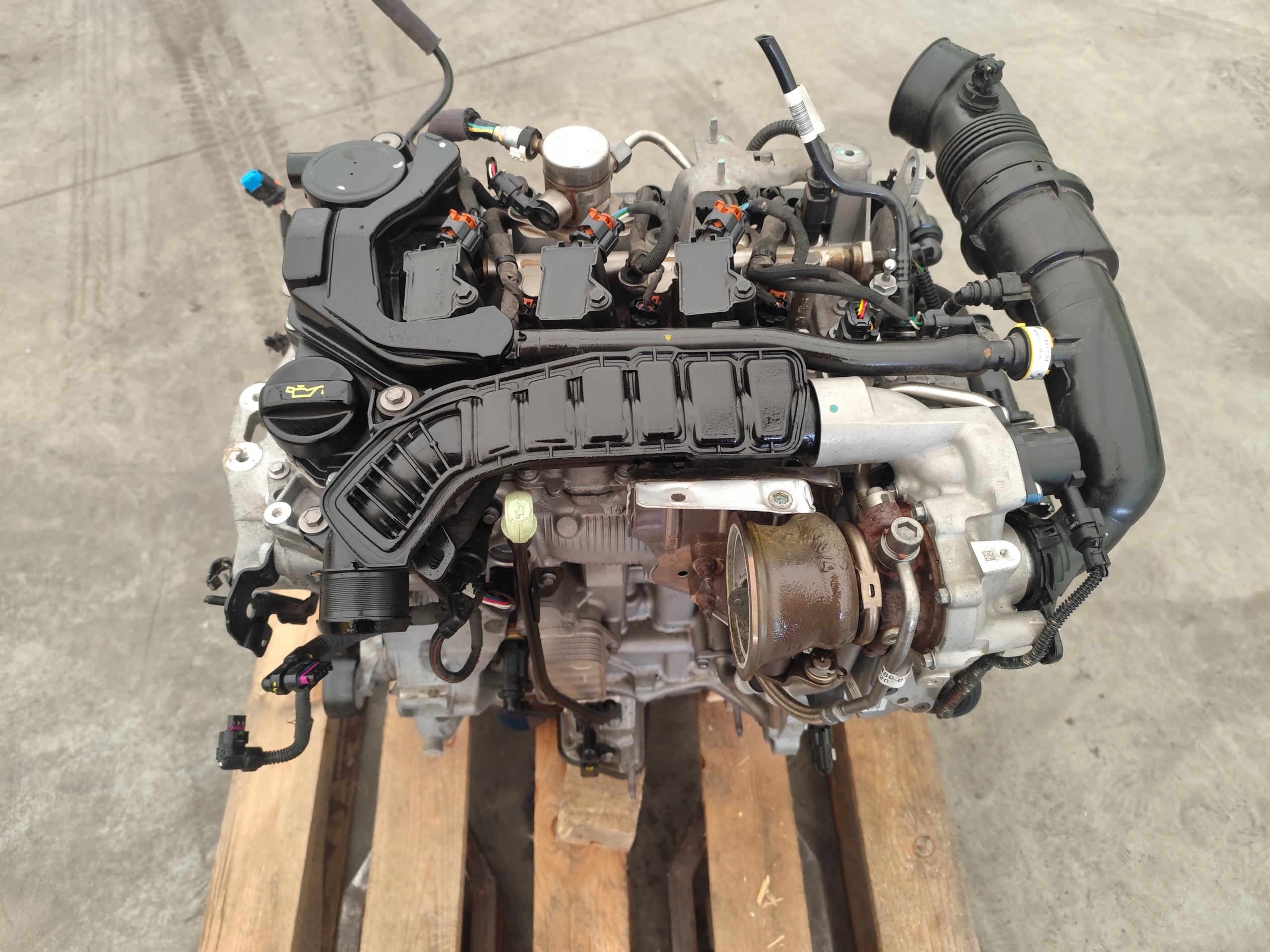 PEUGEOT 2008 II 1.2 THP HN05 engine complete DEMONTAZ