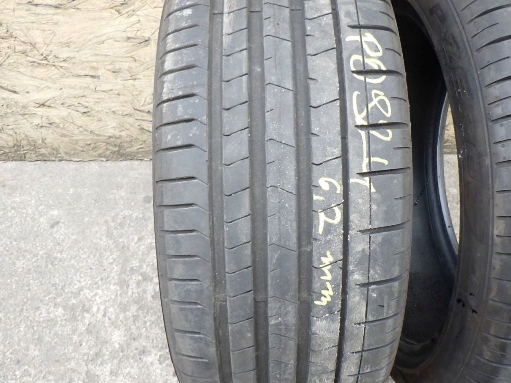 Pirelli P Zero 255 40 R21 102W 2024 gomma letnia