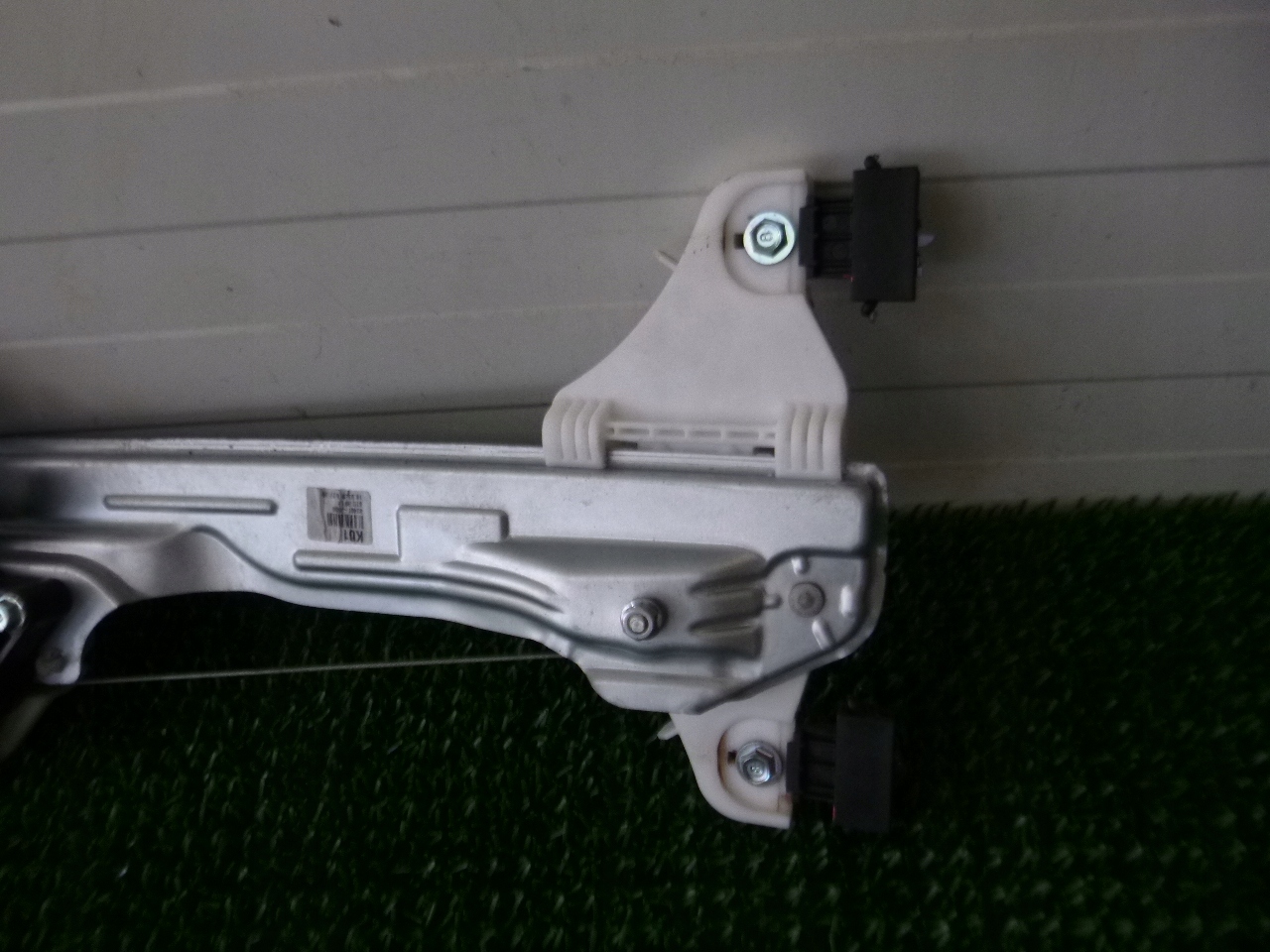 HYUNDAI KONA 17- window regulator left 83401-J9000