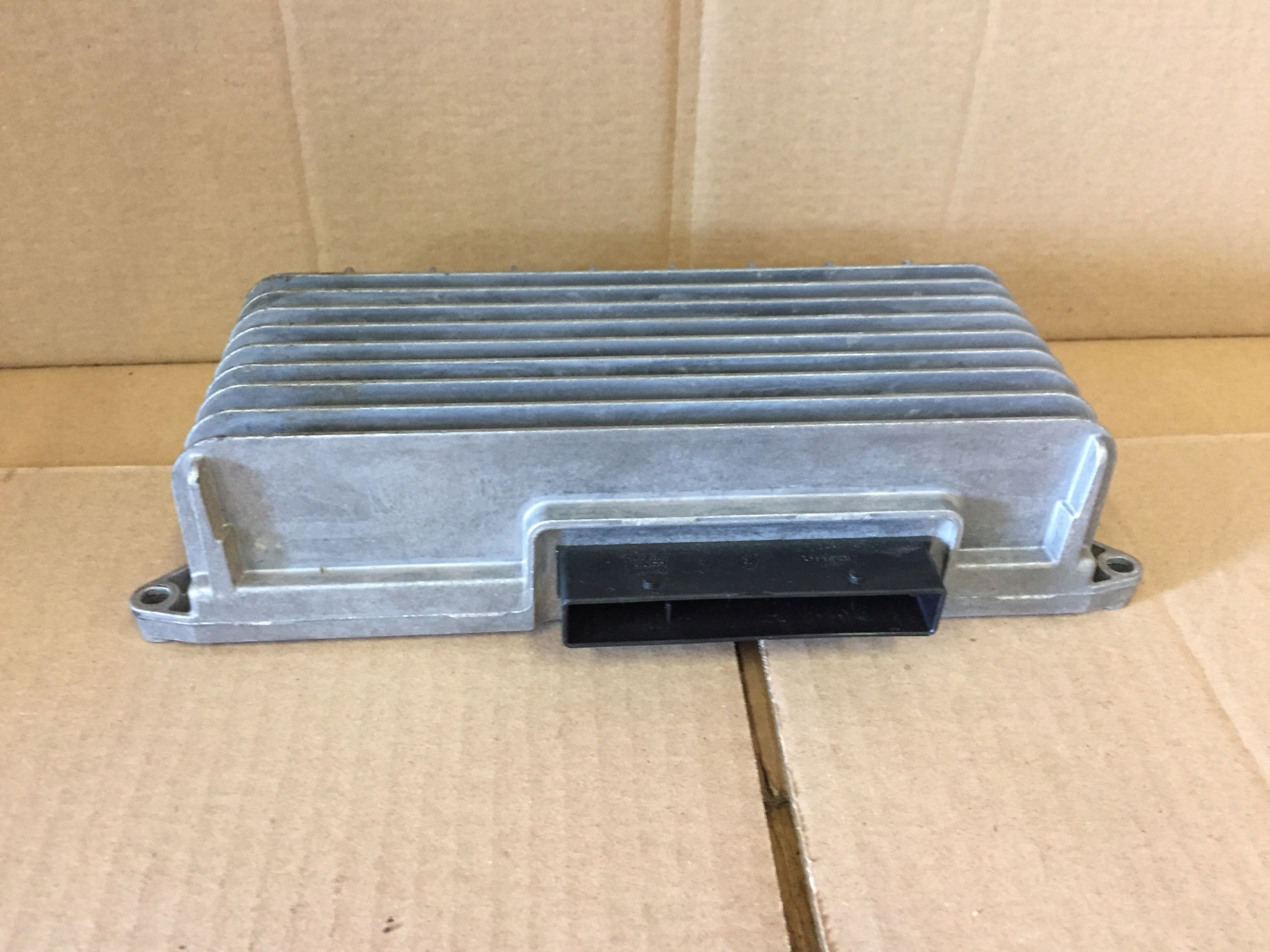 AUDI A4 B8 A5 AMPLIFICATORE AUDIO RADIA 8T0035223J