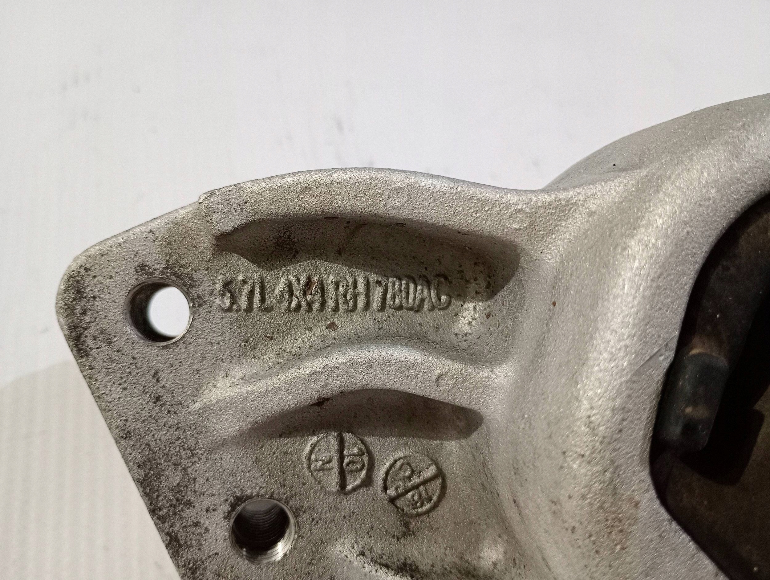 holder holder engine mount right Dodge RAM 1500 5.7 2019