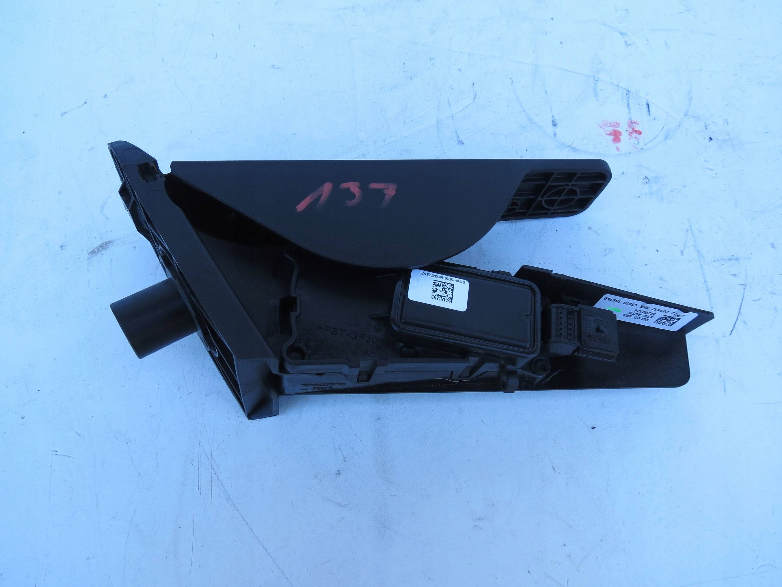 accelerator pedal VOLVO V90 T8 HYBRYDA 32269124