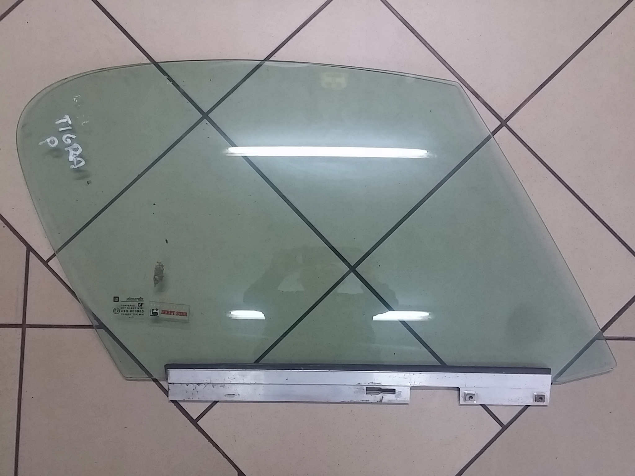 OPEL TIGRA A 93-00 SZYBA PRAWA (PRZEDNIA) DUŻA