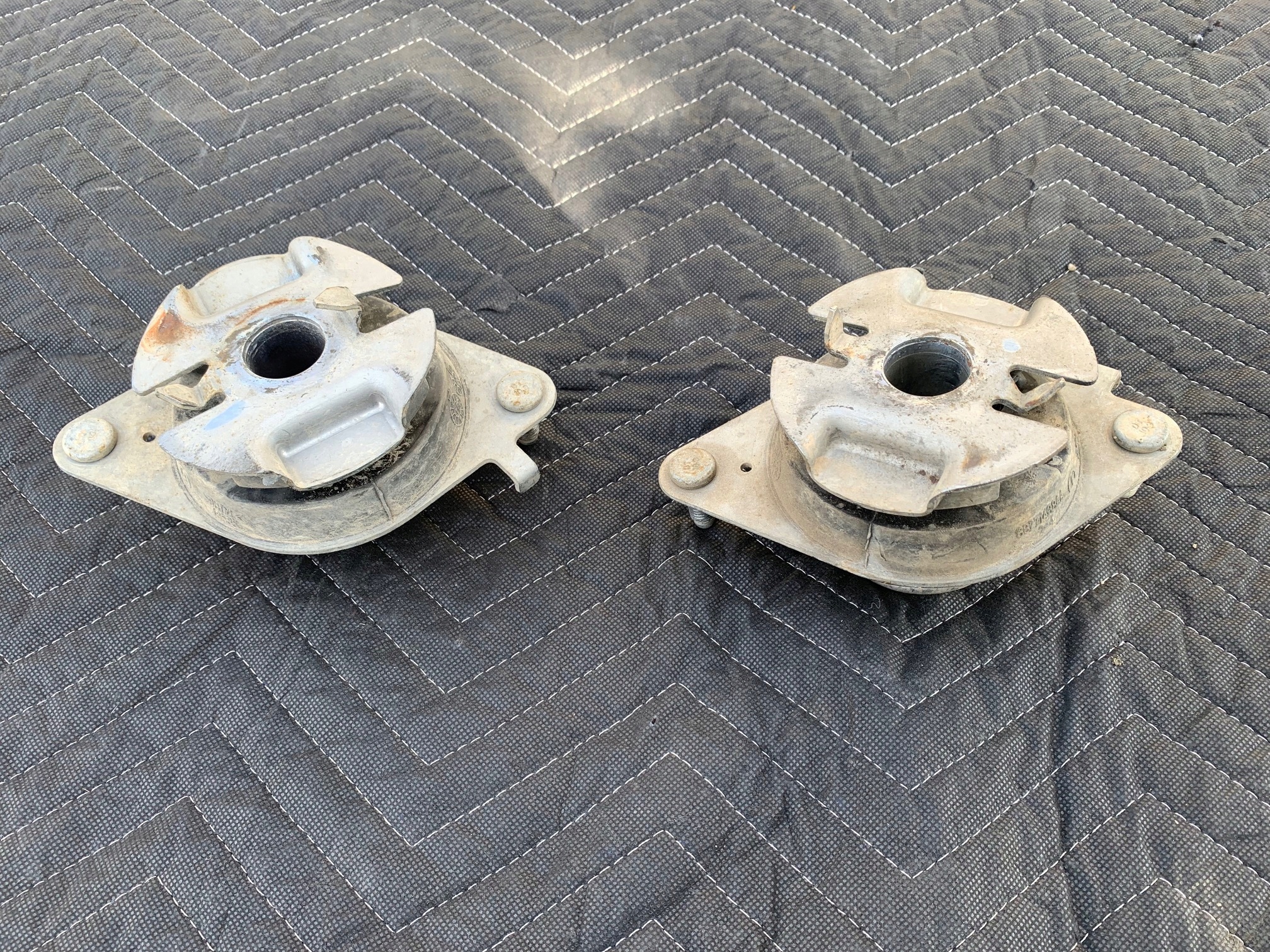 DODGE RAM V 1500 PODUSZKA KŁA RAMY 18-23 1-2 2-4