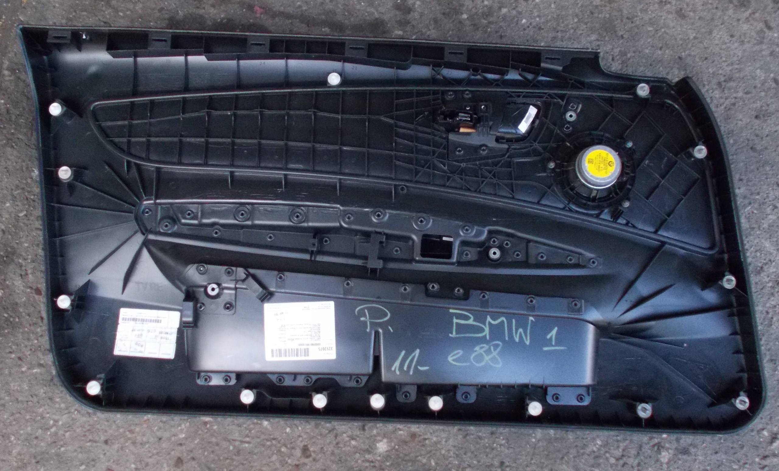 BMW E88 11R side door right front 3D