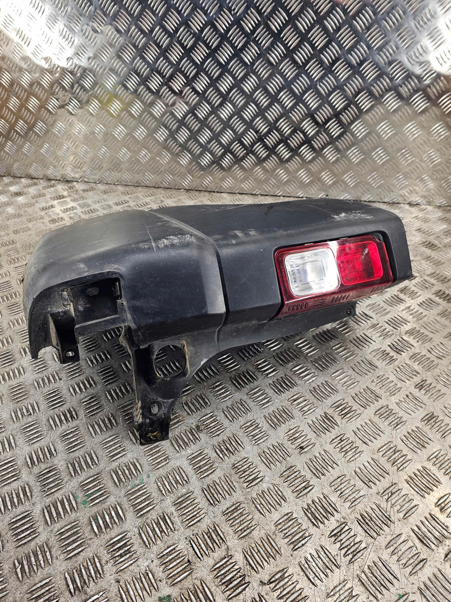 Ecke der Stoßstange Licht RENAULT TRAFIC III 850170388R