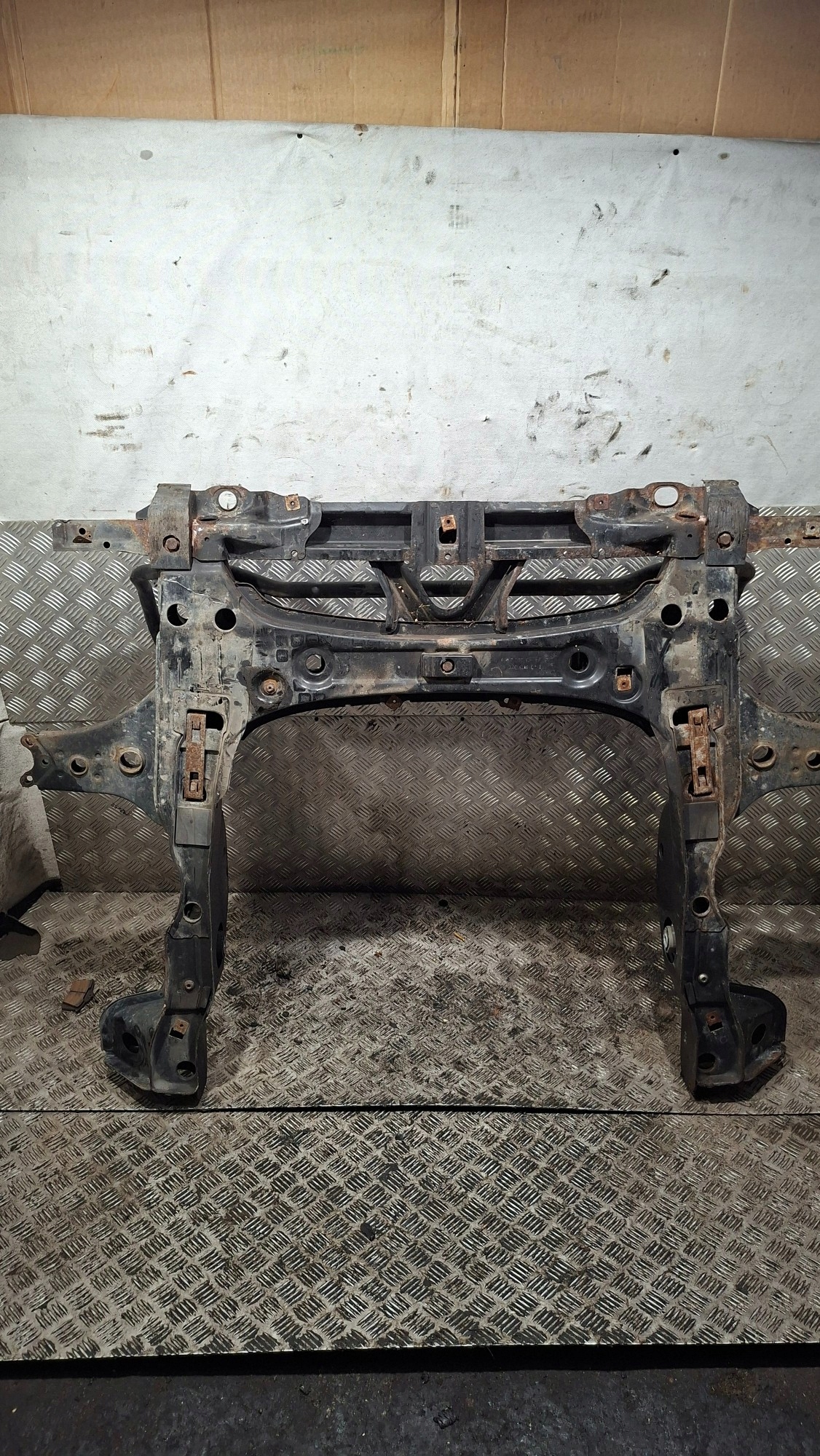 axle beam sider of the engine MERCEDES W169 2.0CDI