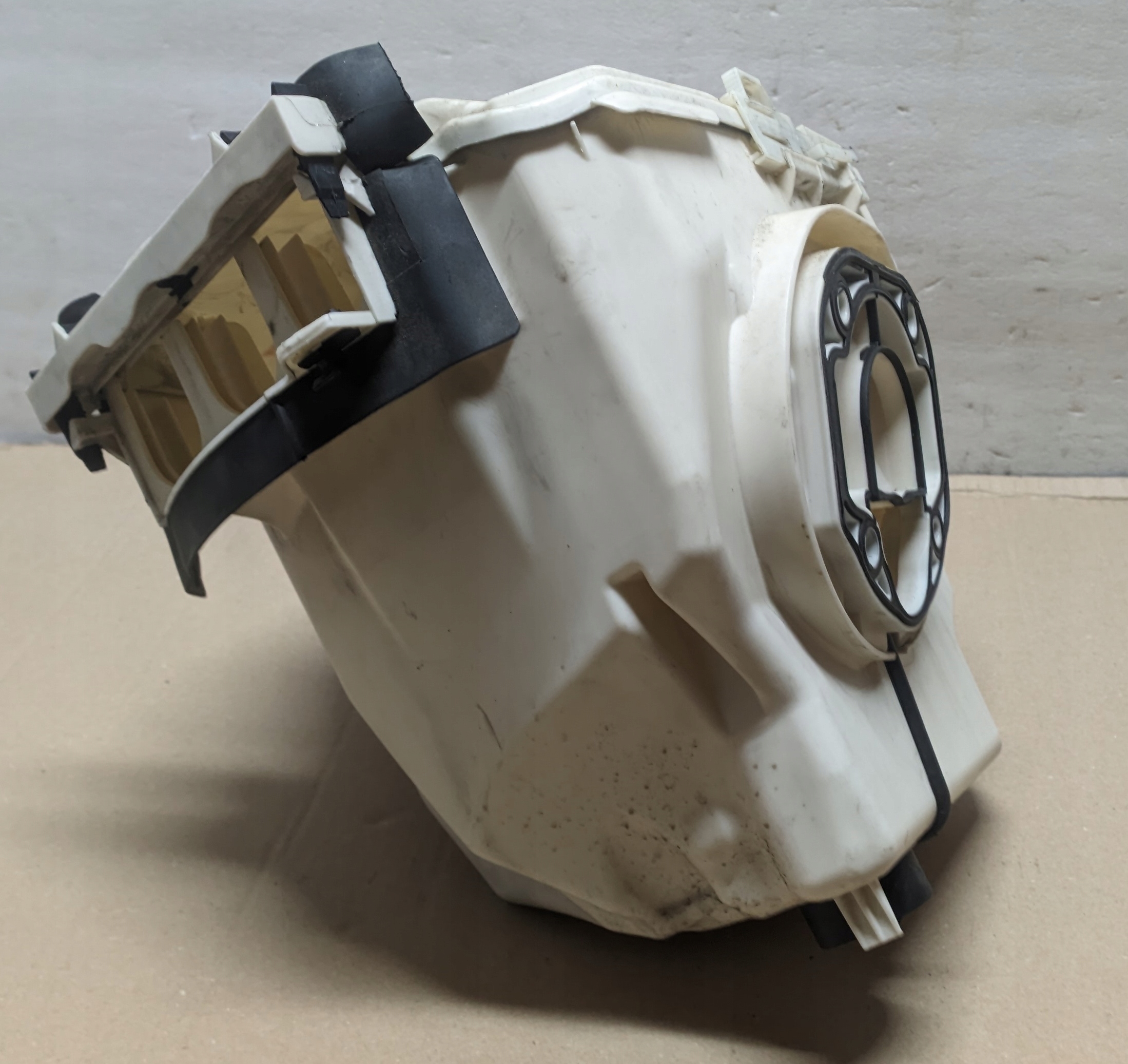 BMW E87 2.0D 11R kasten gehäuse der sicherungen 7544575