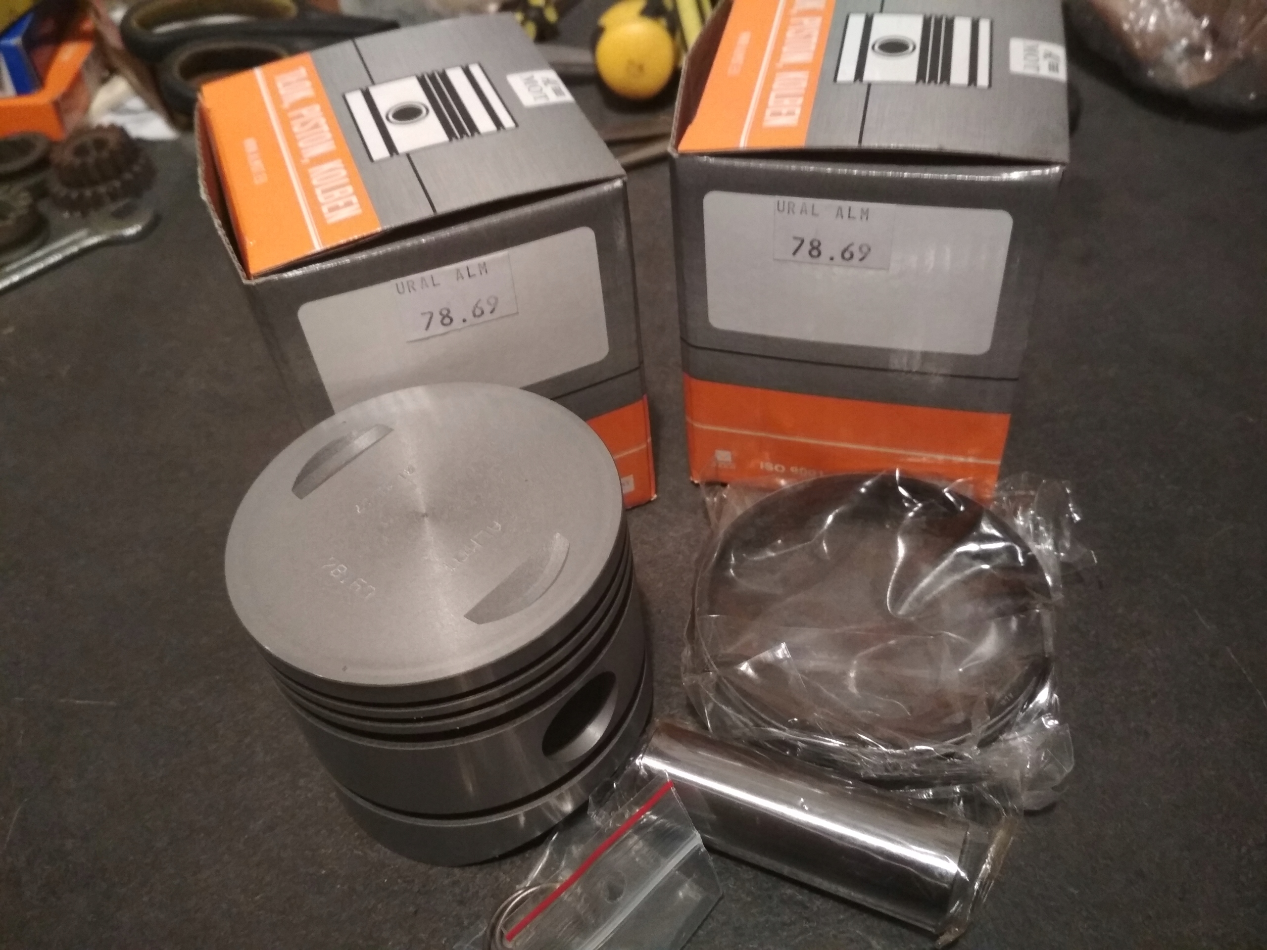 Ural Tłoki w kpl 4 szlif