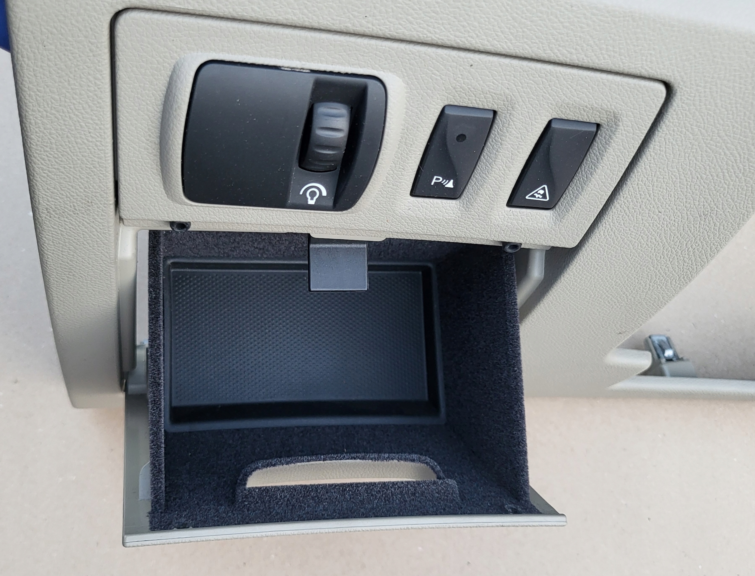 cover plastic lower steering wheel steering wheel left front RENAULT LAGUNA III EU