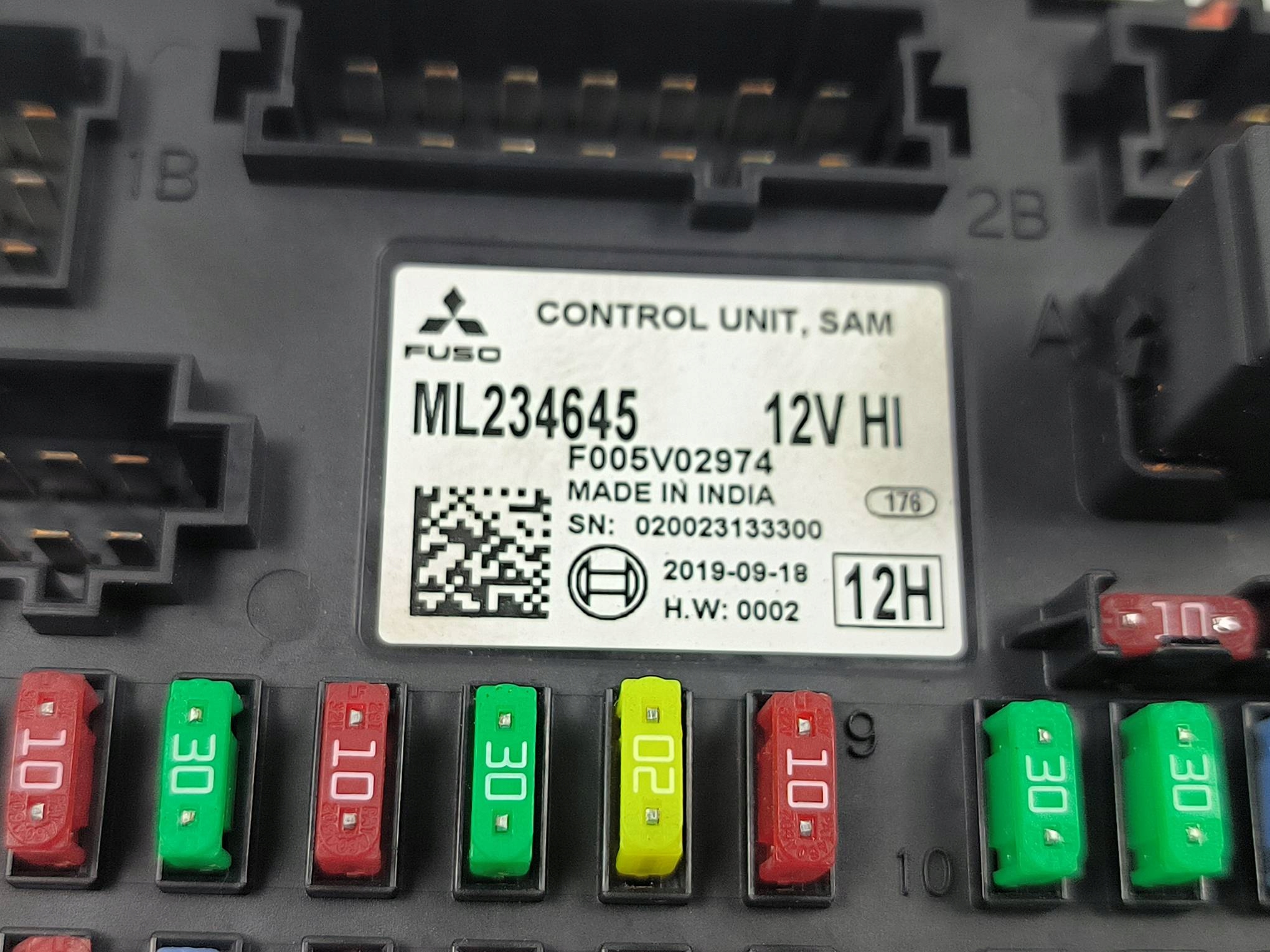 skříňka pojistek ML234645 FUSO CANTER 9C18