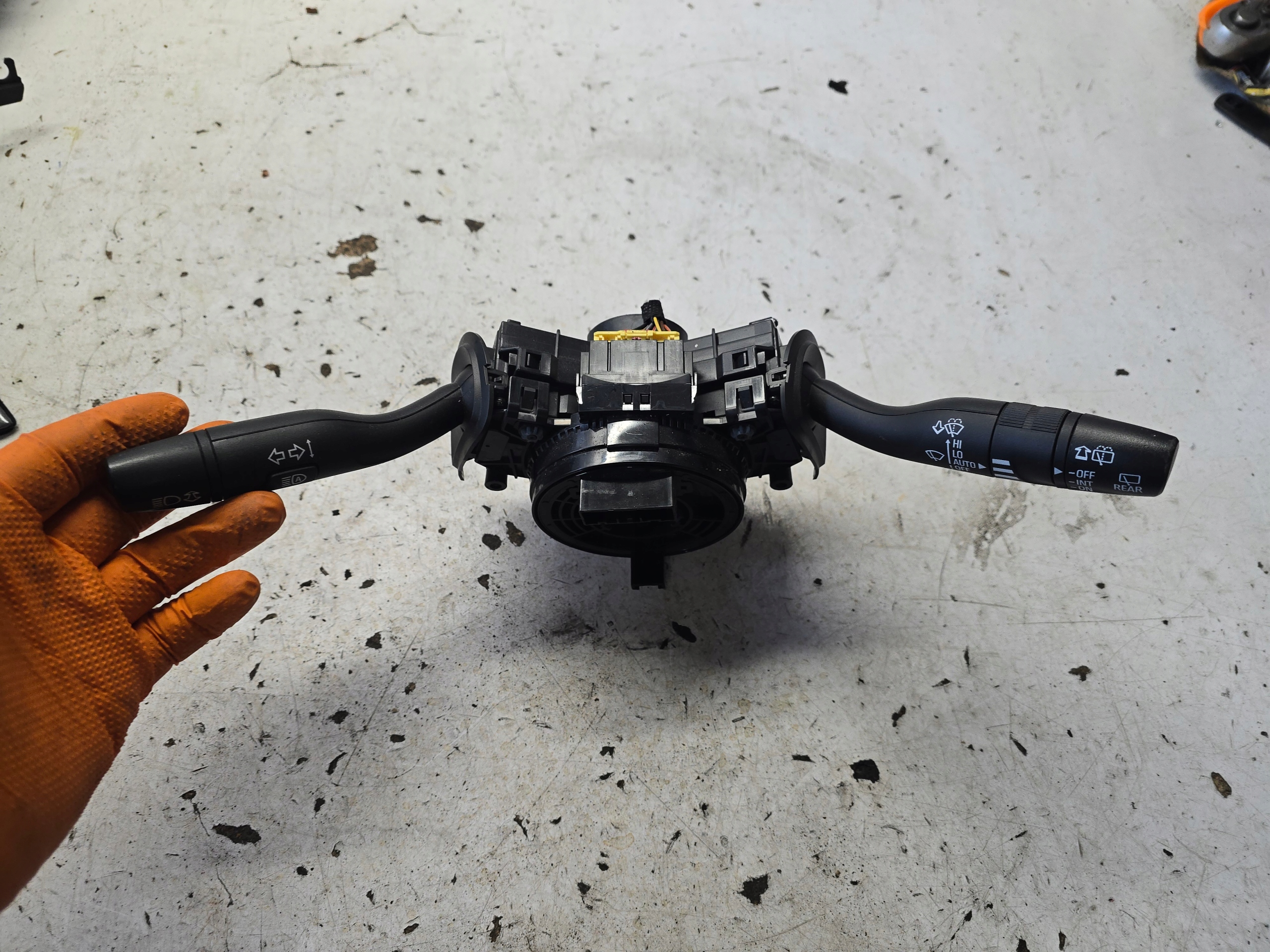 OPEL INSIGNIA B II steering wheel levers and controls control ring 39063118