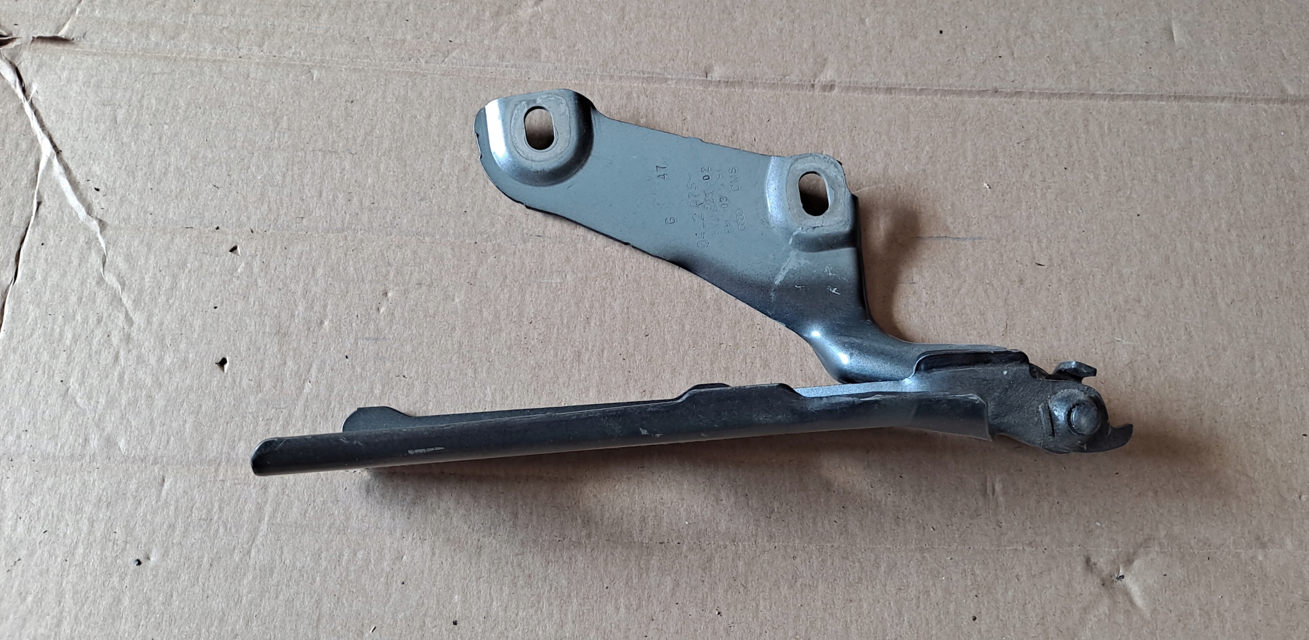 AUDI A3 8Vv0 ЗАВІСА ПЕТЛЯ КАПОТУ PRAWYv0823302