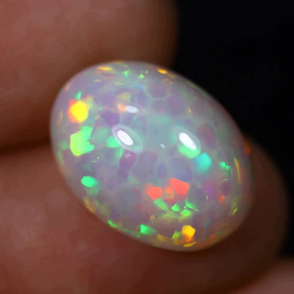 Přírodní opál 7.86 ct Kabošon Etiopie certifikát Wbd