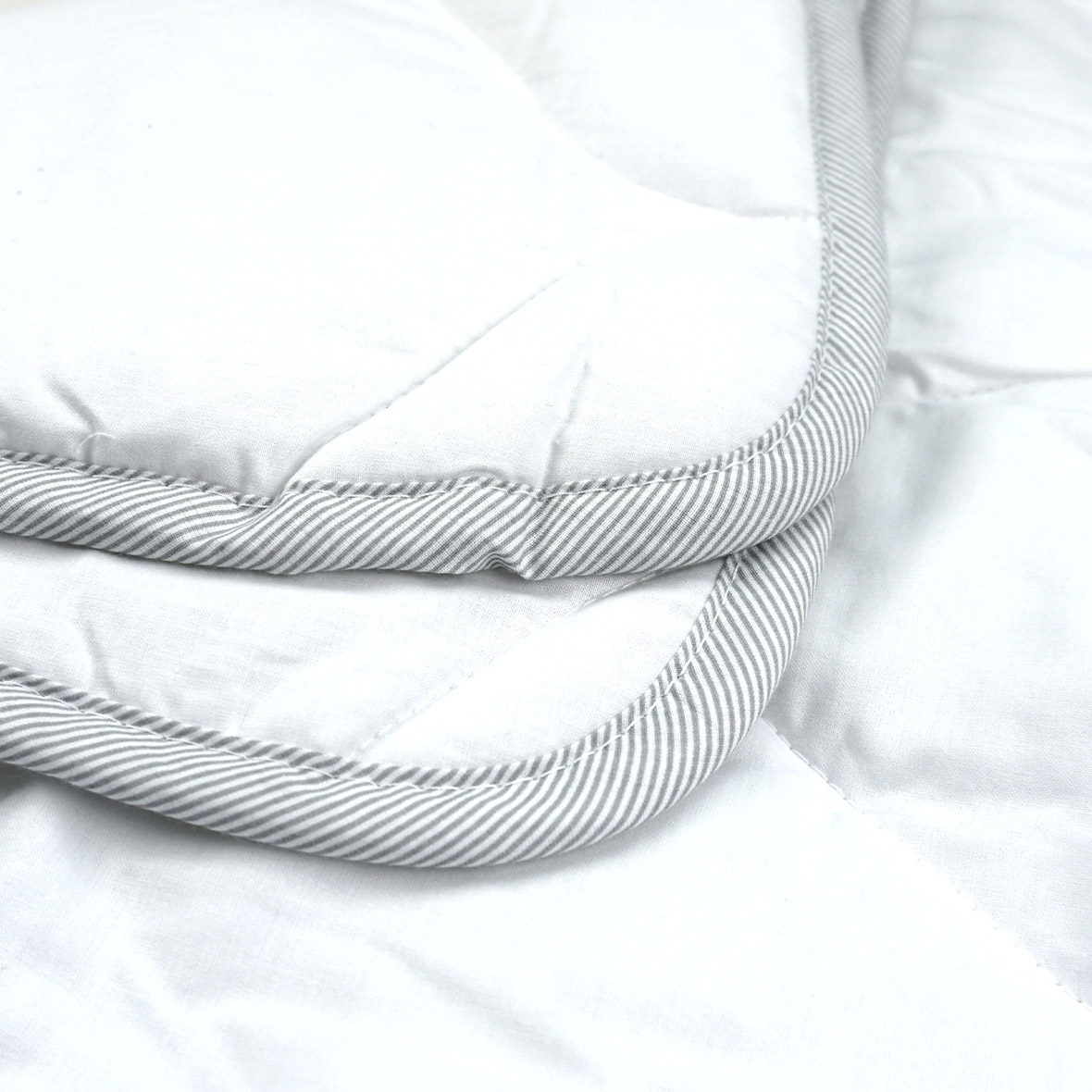 Letnia KOŁDRA ultralekka 100% bawełna 100x135 Kolor dominujący biel