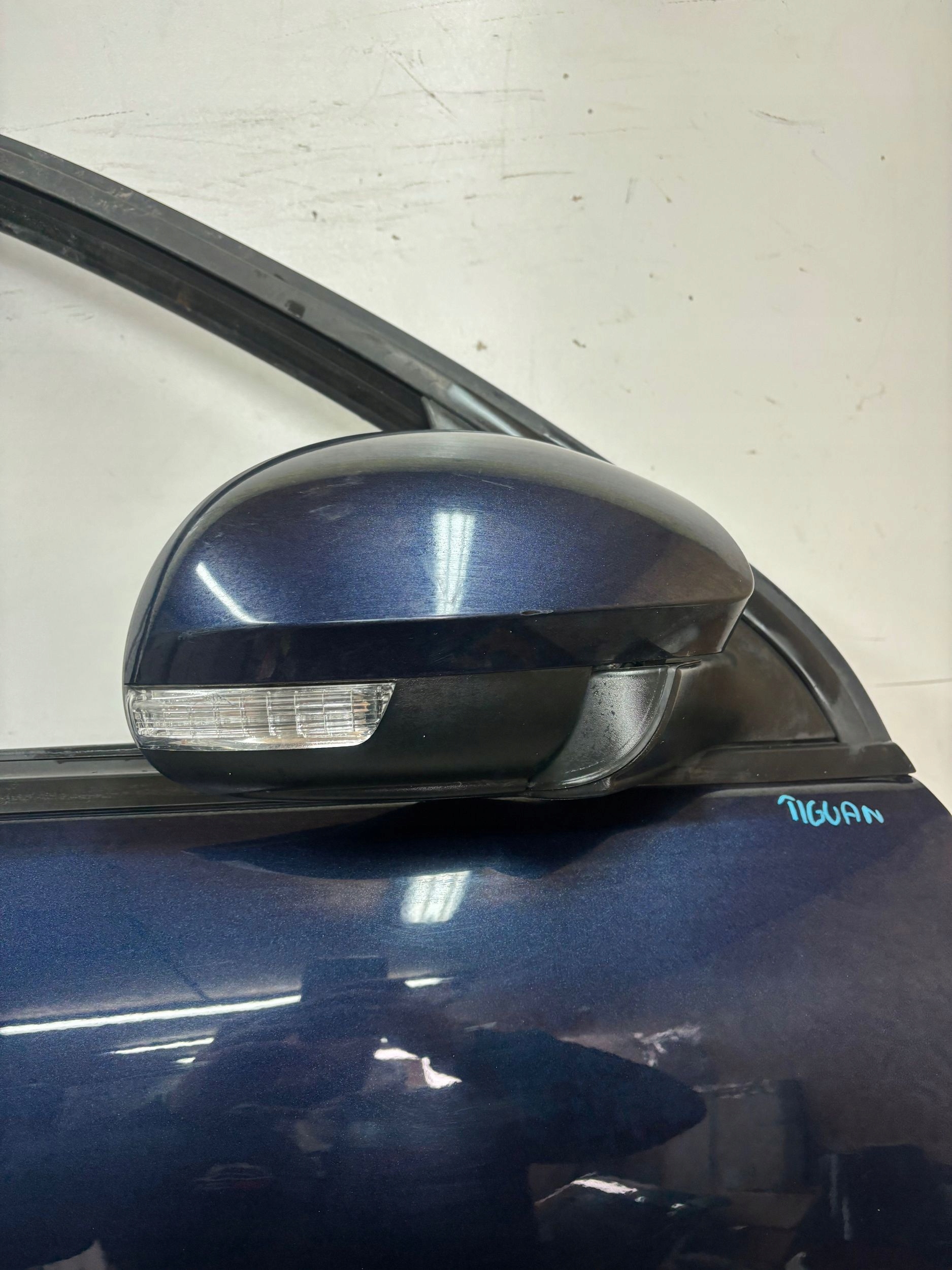 door front front right VW TIGUAN and 5N0 08