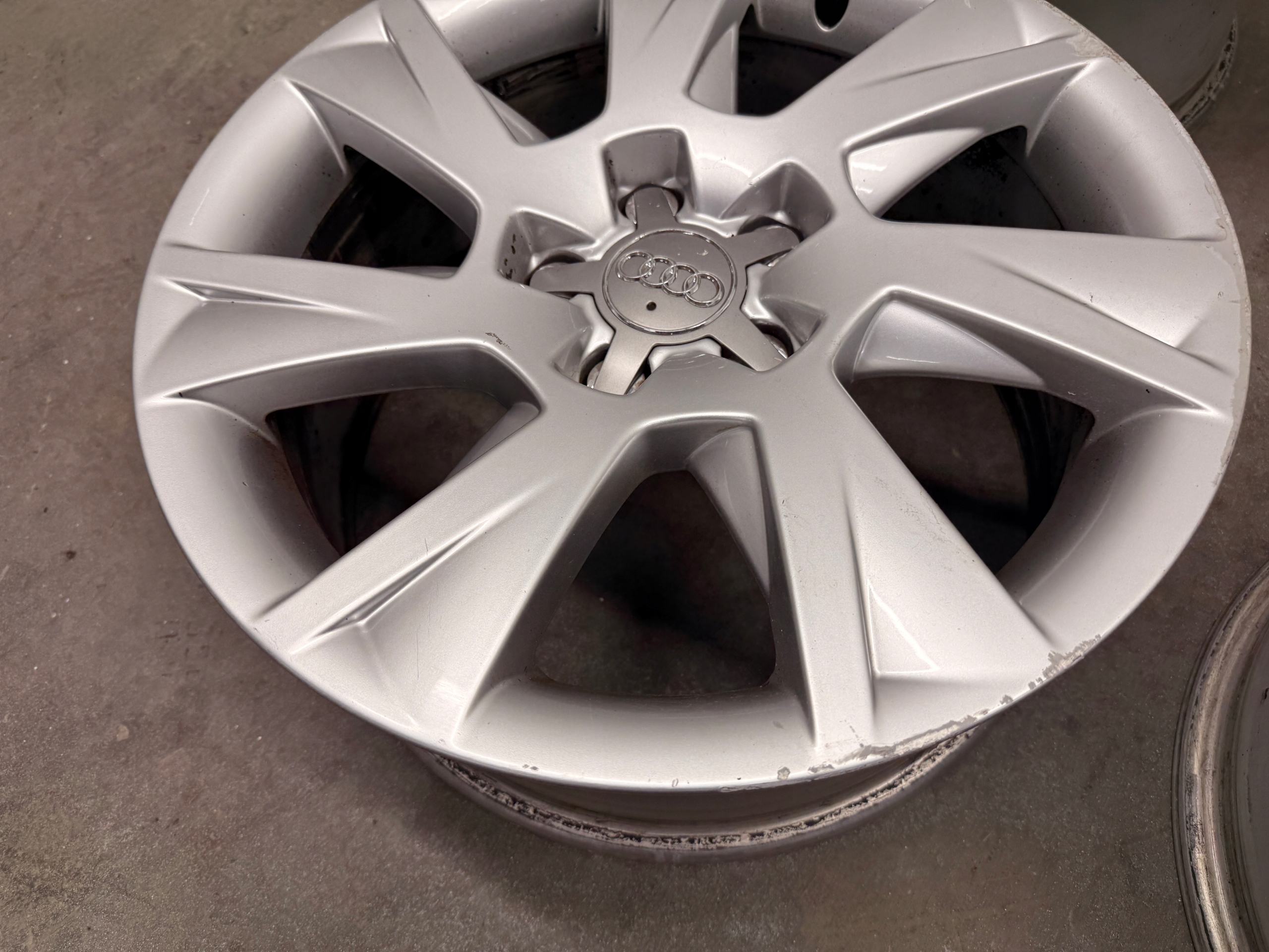 Audi A5 8T discs 7.5Jx17 ET28 5x112 8T0601025C